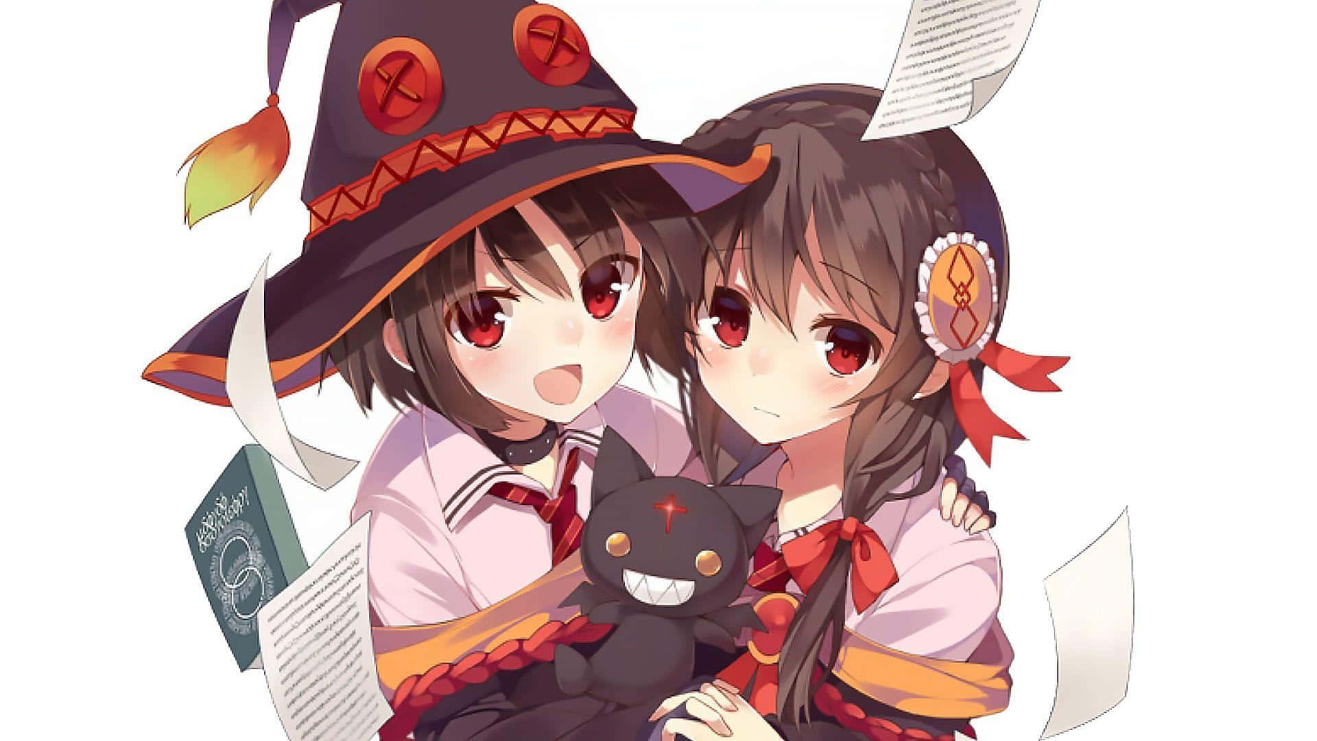 Konosuba 桌布 壁紙 — 兩個穿著女巫服裝、紅眼睛的動漫女孩抱著一隻黑貓，周圍漂浮著紙張。