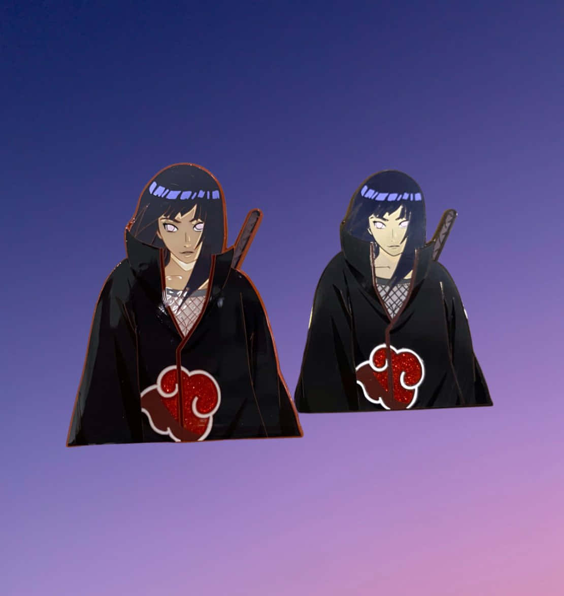 Akatsuki Hinata 桌布 壁紙 — 兩個穿著帶有紅色雲紋的黑色曉組織斗篷的動漫角色，站在紫色暮色天空下。