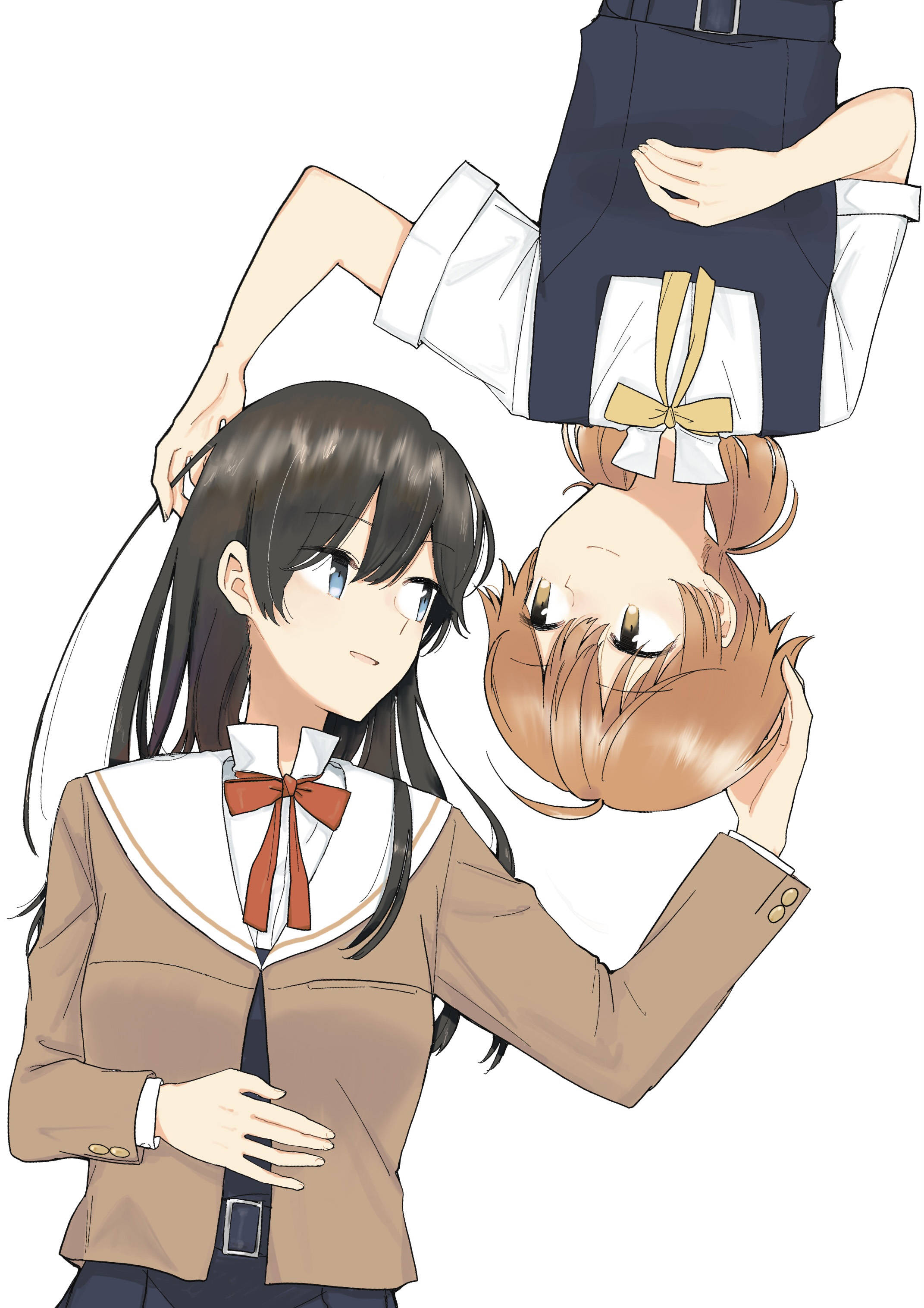 動漫女同性戀 桌布 壁紙 — 兩個穿著校服的動漫女孩，一個直立，另一個被雙手抓住倒立，背景為純白色。