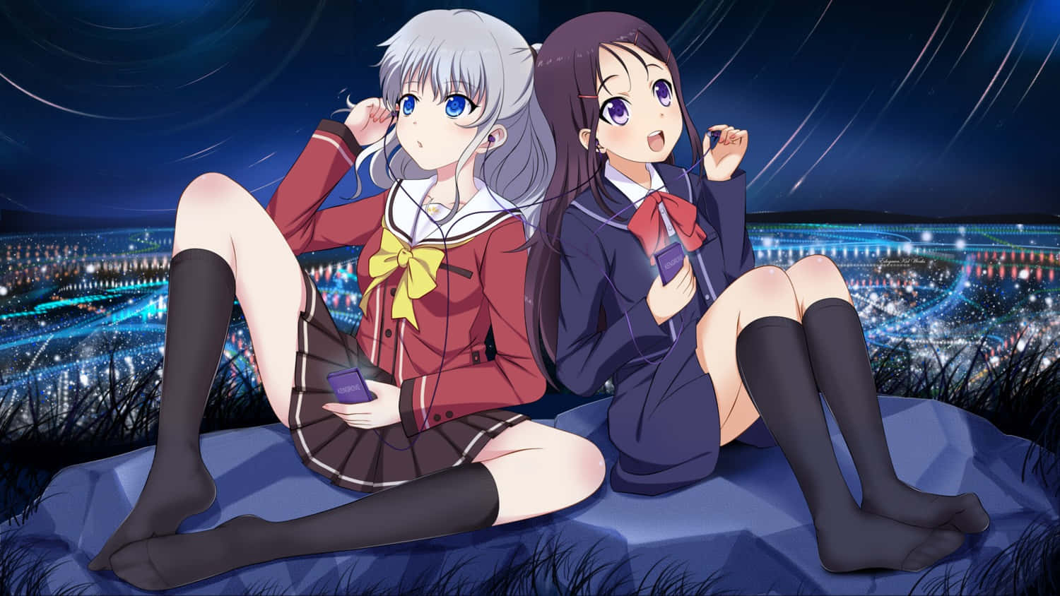 音樂 桌布 壁紙 — 兩個穿著校服的動漫女孩坐在懸崖上，俯瞰著星空下夜晚閃爍的城市。