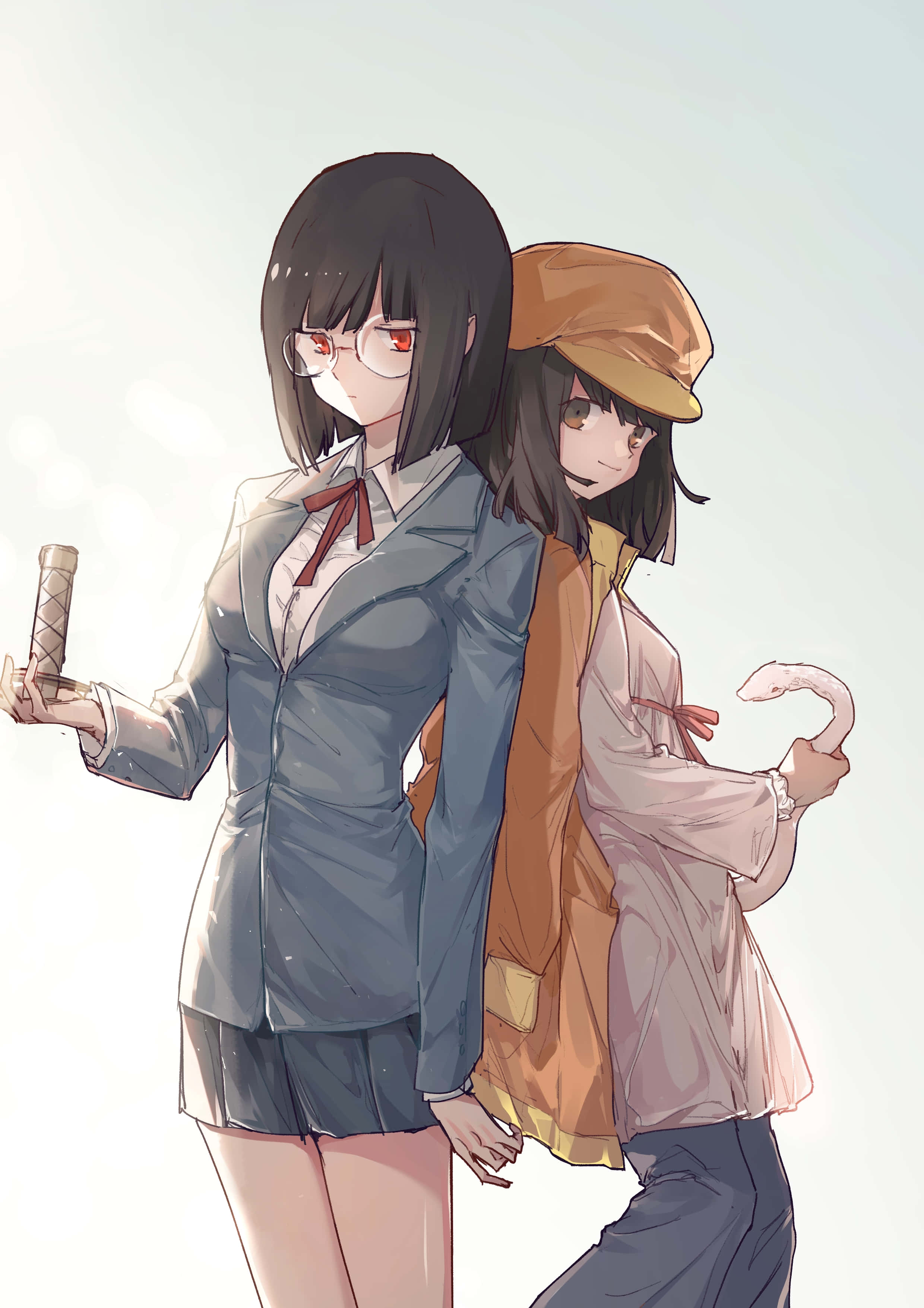 Anri Sonohara 桌布 壁紙 — 兩個穿著校服的動漫女孩背對背站著，手持武器，背景是柔和的光線。