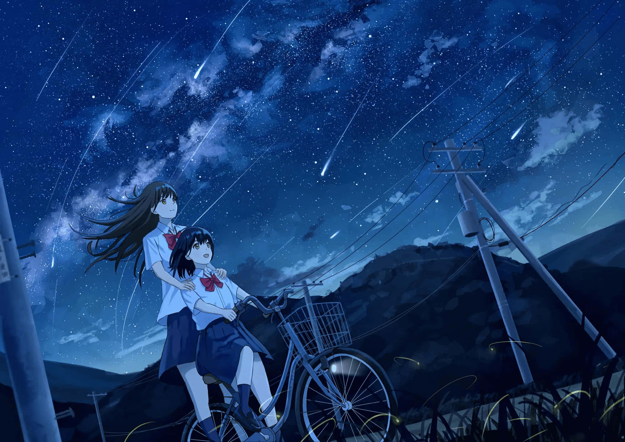 Starry 桌布 壁紙 — 兩個穿著校服的動畫女孩在滿是流星和雲朵的星空下騎自行車。