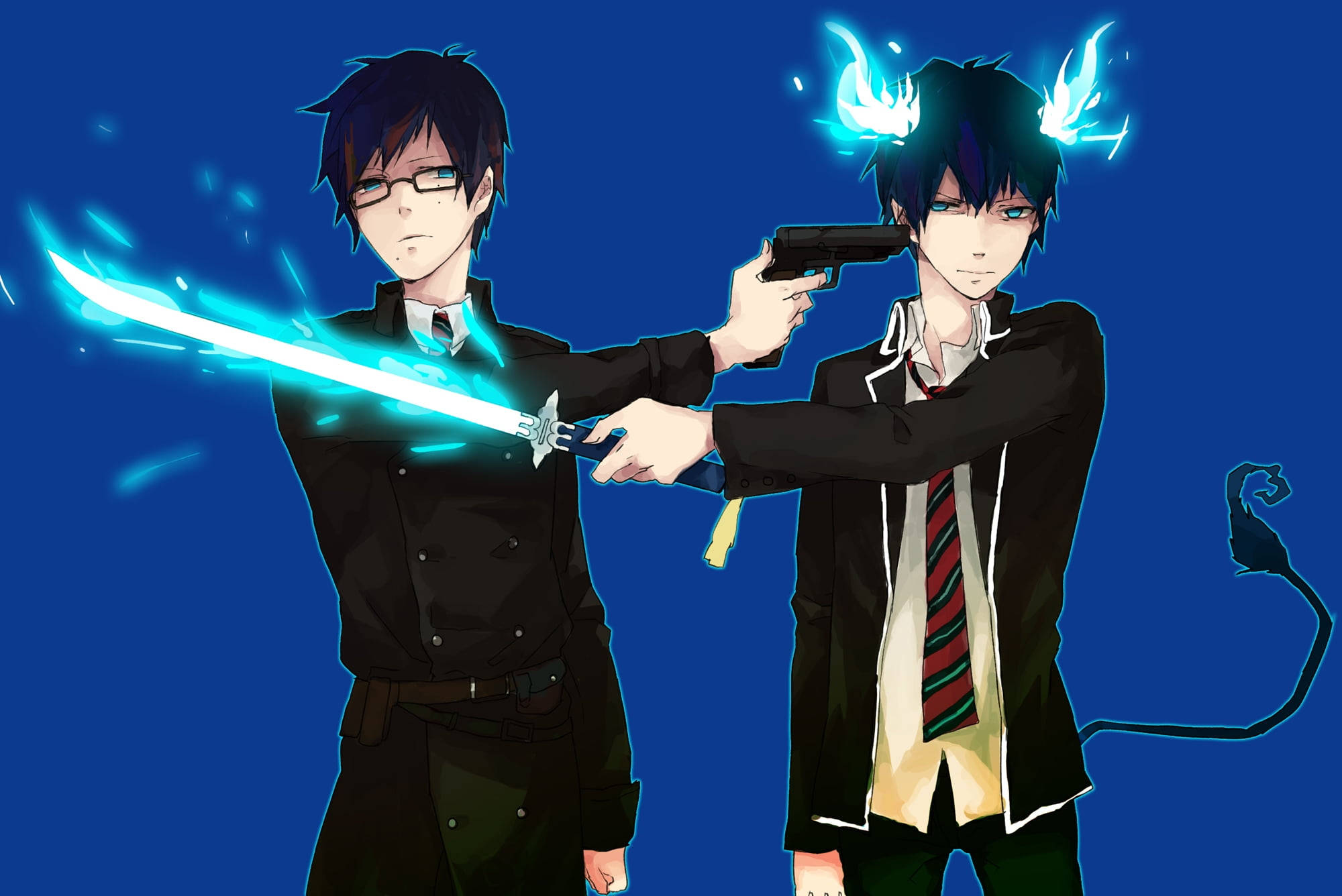 Blue Exorcist 桌布 壁紙 — 兩個穿著校服的動畫男孩在純藍色背景上，用發光的藍色劍和槍交鋒。