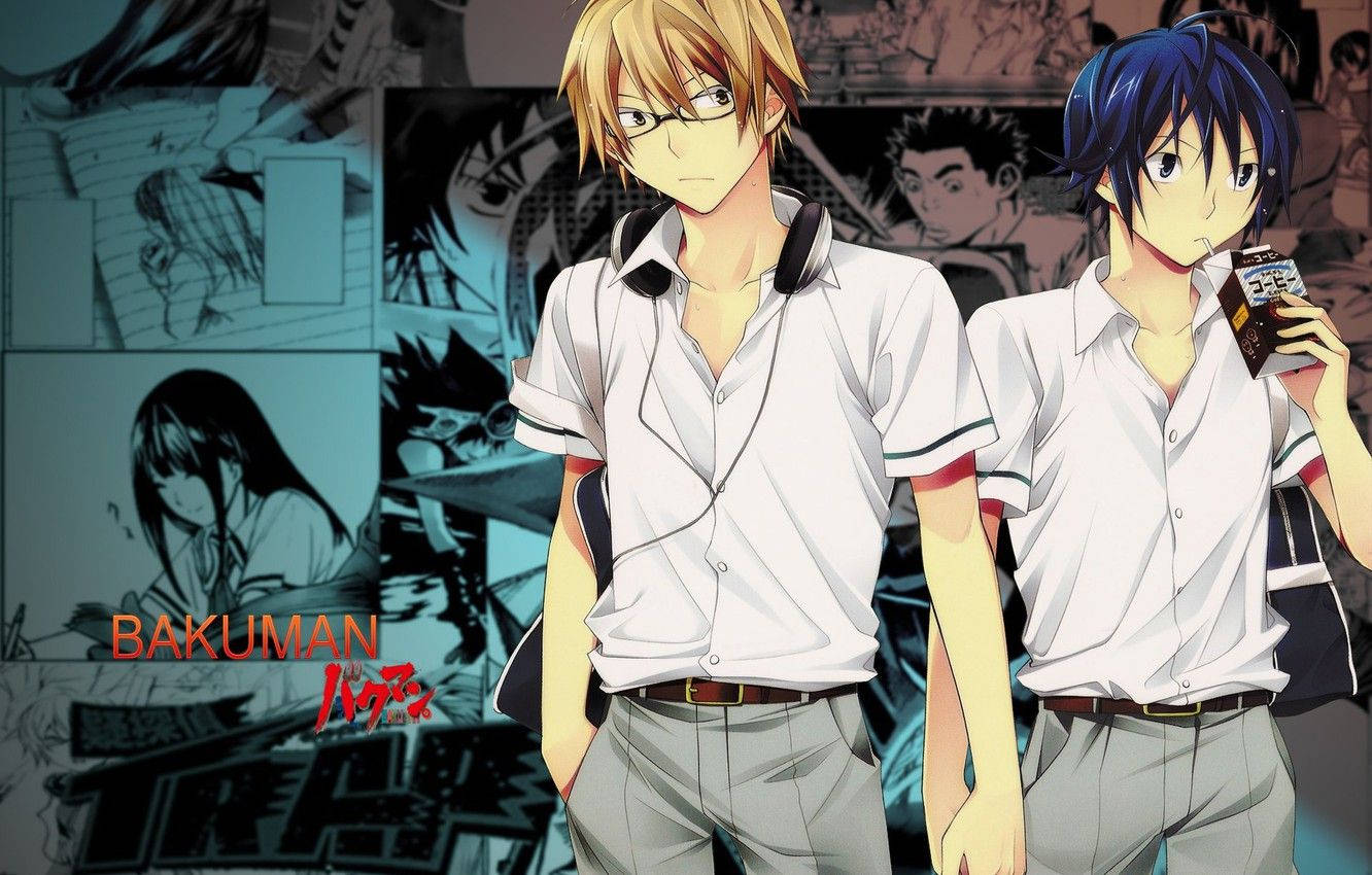 Bakuman 桌布 壁紙 — 兩個穿著校服的動畫男孩自信地站在漫畫面板和草圖的背景前。