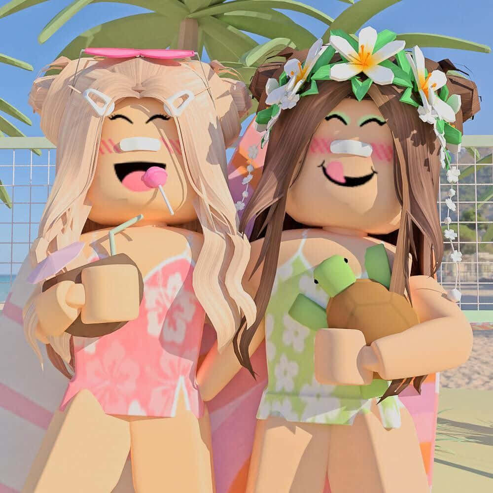 預科生美學 桌布 壁紙 — 兩個穿著熱帶服裝的開心Roblox頭像在棕櫚樹下大笑，手持飲料和一個烏龜毛絨玩具。