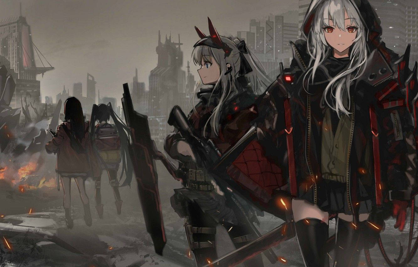 girls 桌布 壁紙 — 兩個穿著紅色和黑色戰術裝備的動漫女孩，在煙霧瀰漫、火災和瓦礫遍地的廢墟城市景觀中準備就緒。