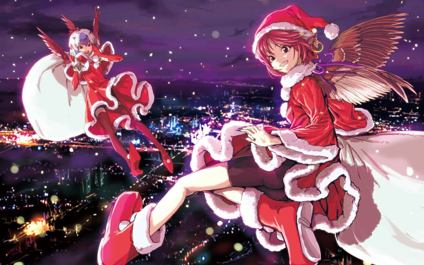 Anime Christmas 桌布 壁紙 — 兩個穿著紅色聖誕老人服裝的動漫天使，在星光閃爍的紫色夜空下，歡快地飛過閃爍的城市景觀。