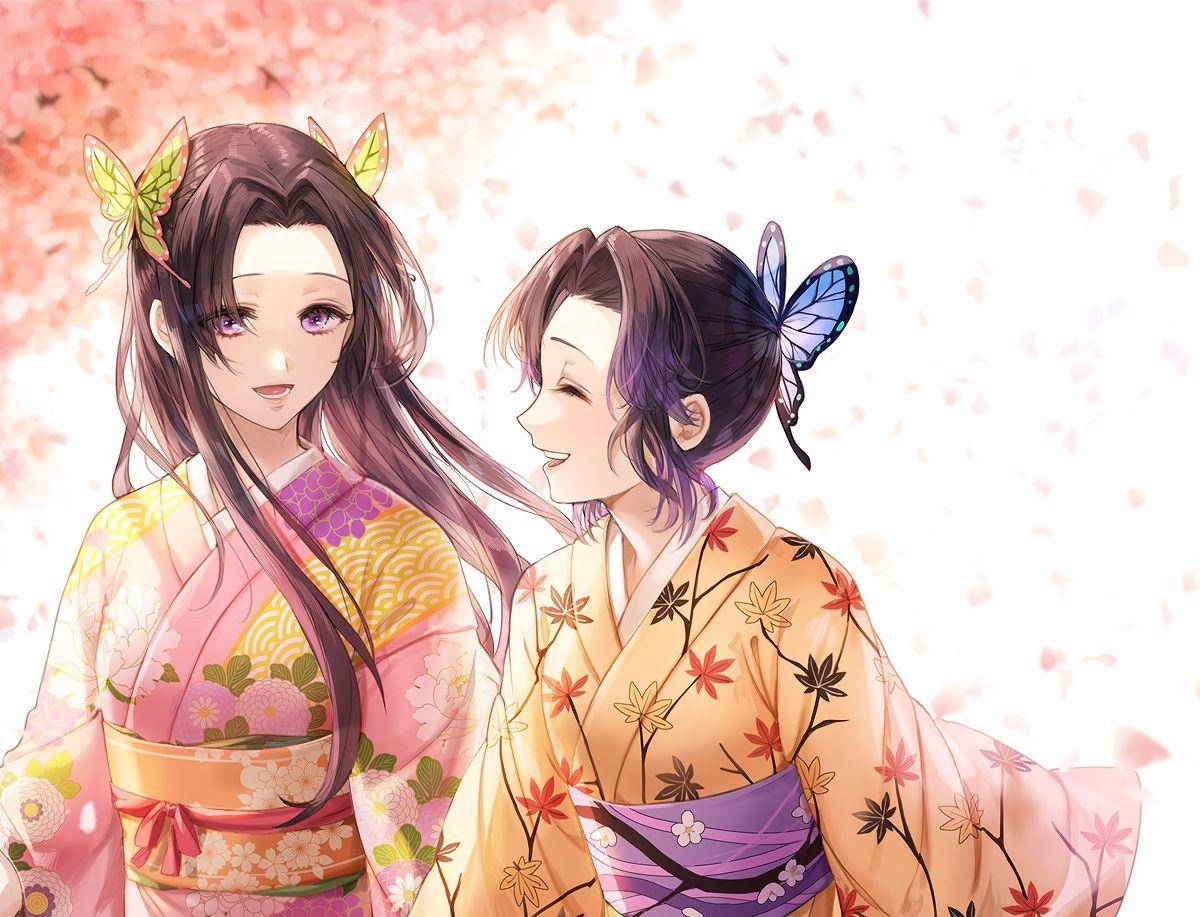 kanae kocho 桌布 壁紙 — 兩個穿著色彩繽紛和服的動漫女孩在飄落的櫻花下微笑，戴著蝴蝶髮夾。