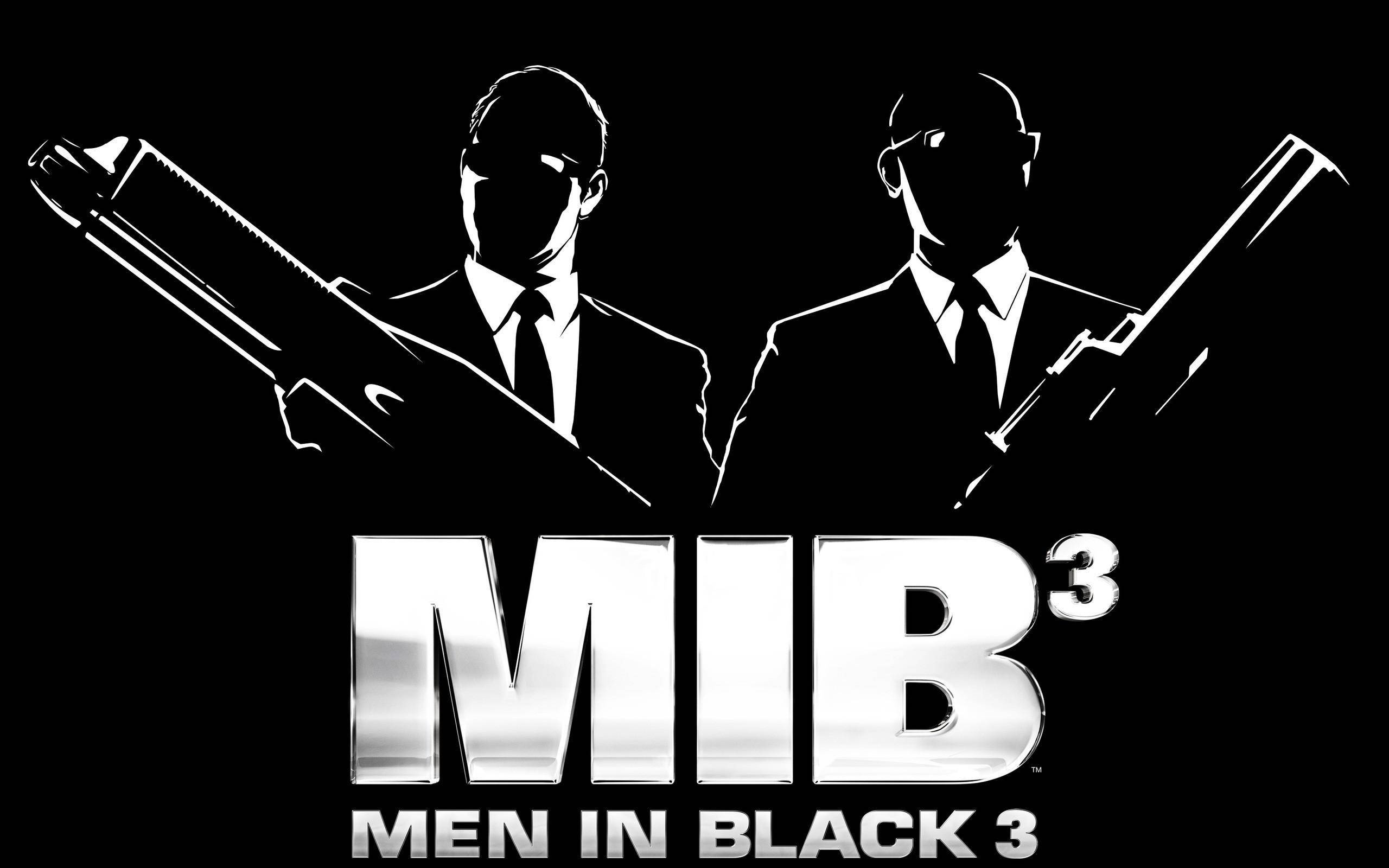 Men In Black 桌布 壁紙 — 兩個穿著西裝的剪影特工在黑色背景前手持外星武器，背景有發光的MIB3標誌。