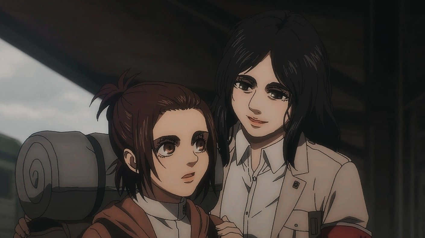 Pieck Finger 桌布 壁紙 — 兩個穿著軍服的動畫女孩在木屋頂下分享溫馨時刻，附近有一個捲起的睡袋。