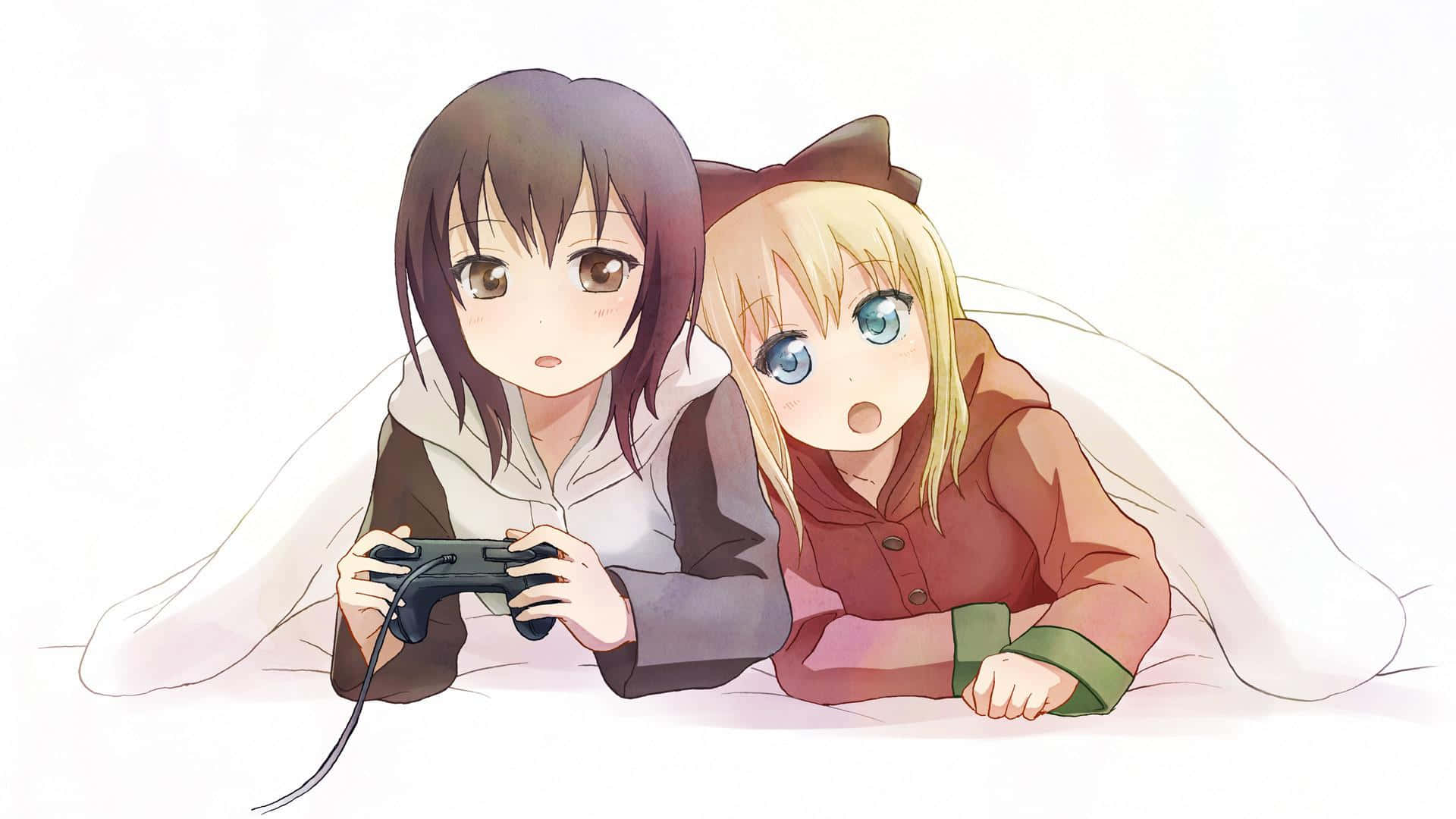 video games 桌布 壁紙 — 兩個穿著連帽衫的動漫女孩躺在毯子下，一個拿著遊戲控制器，另一個睜大眼睛看著。