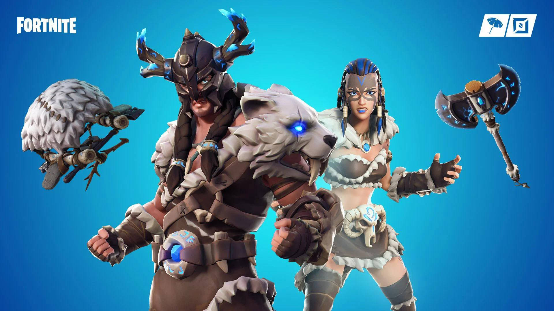 桌布 壁紙 — 兩個穿著部落盔甲的Fortnite角色，在純藍色背景前手持發光藍色武器，準備就緒。