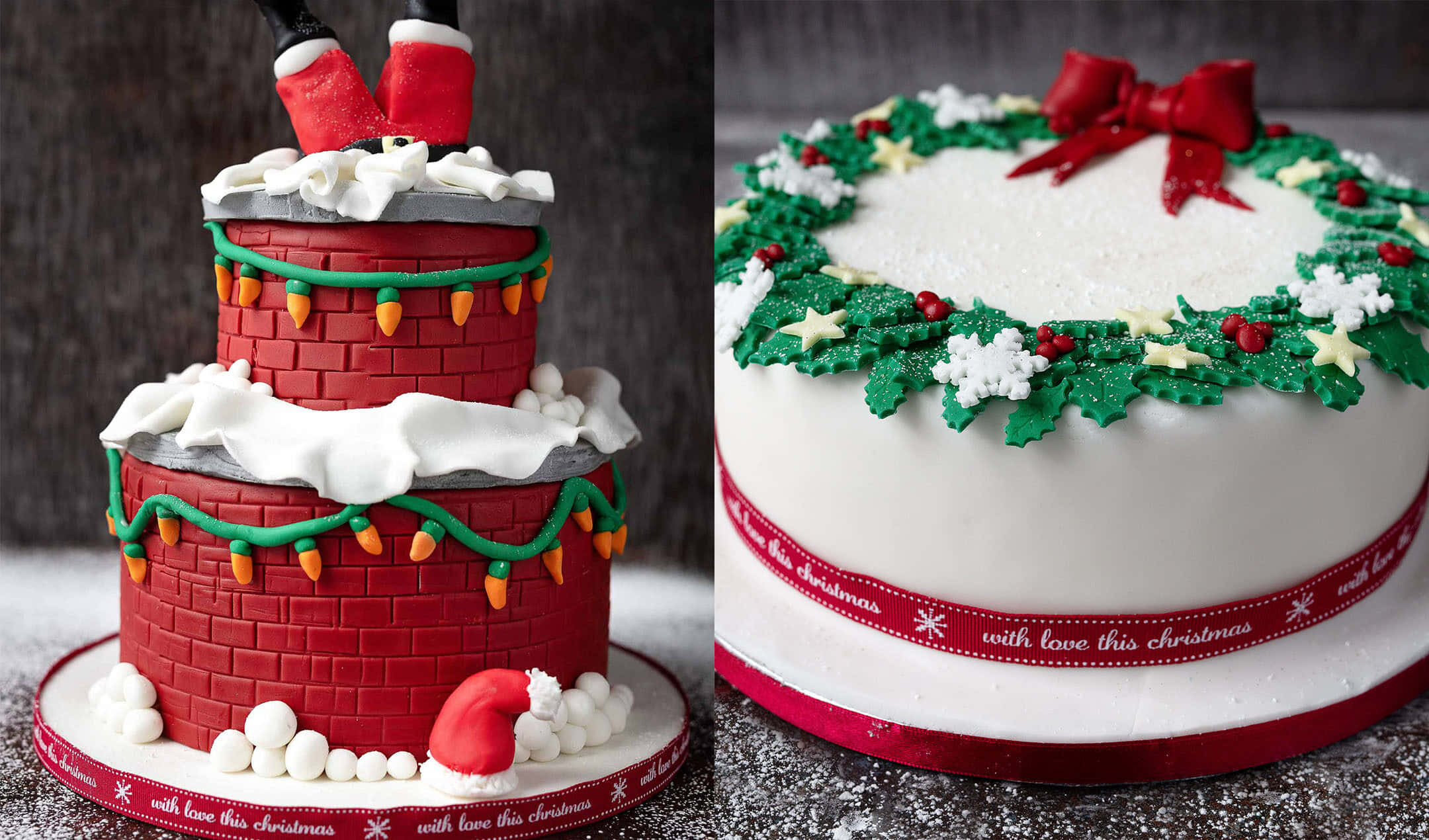 Cake Fondant 桌布 壁紙 — 兩個節日蛋糕，一個形狀像煙囪配聖誕老人靴子，另一個白色蛋糕上面有綠色花環和紅色蝴蝶結。