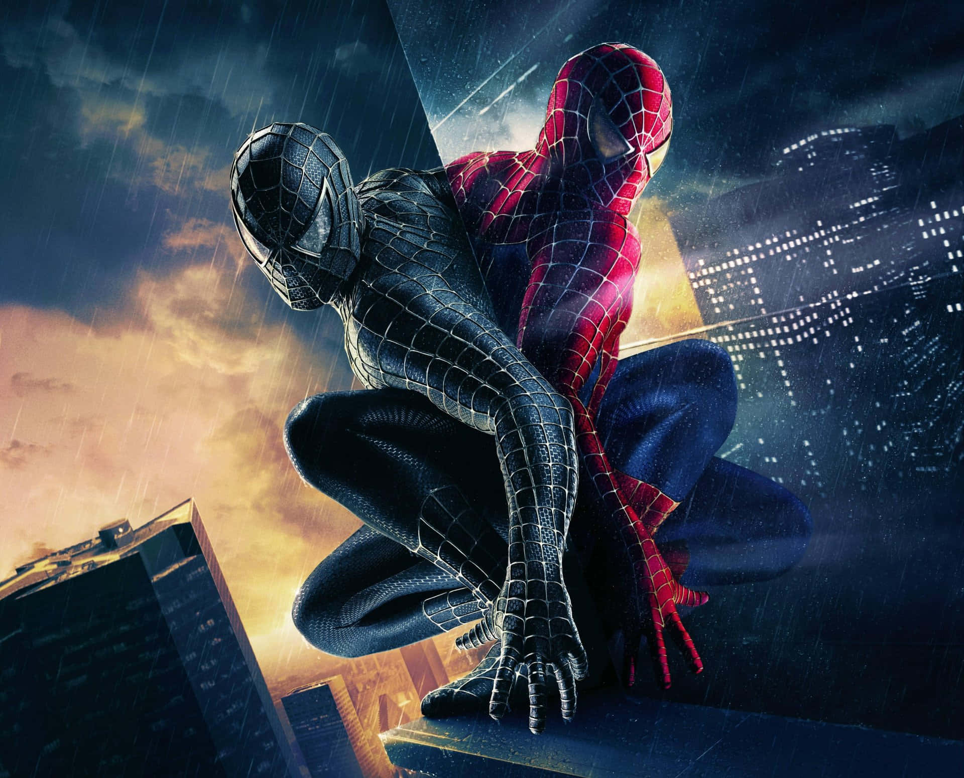 Spider Man Trilogy 桌布 壁紙 — 兩個蜘蛛人蹲在屋頂上，背景是風雨交加、摩天大樓閃爍的城市景觀。