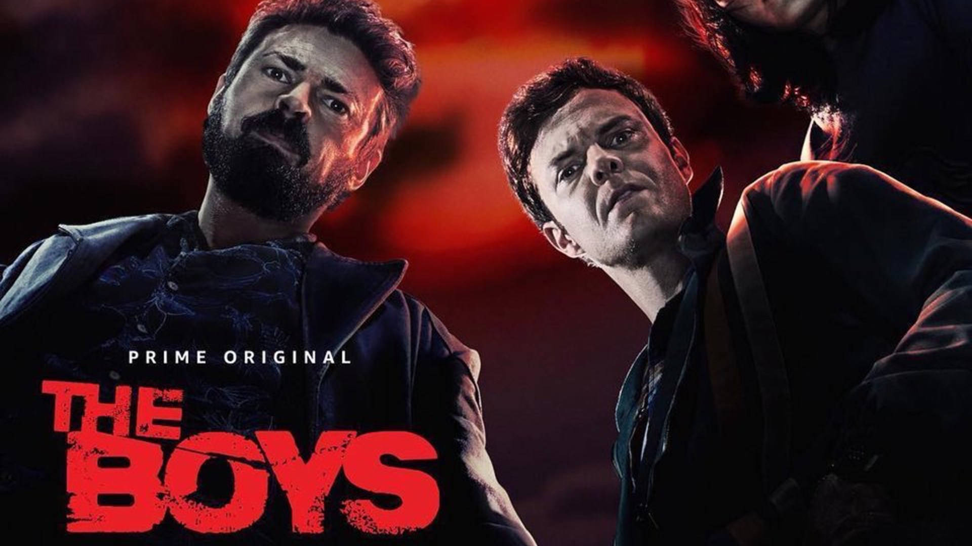 兩個表情強烈的男人，在深紅色戲劇場景中，帶有標題「The Boys」。 — 黑袍糾察隊 GIF 壁紙