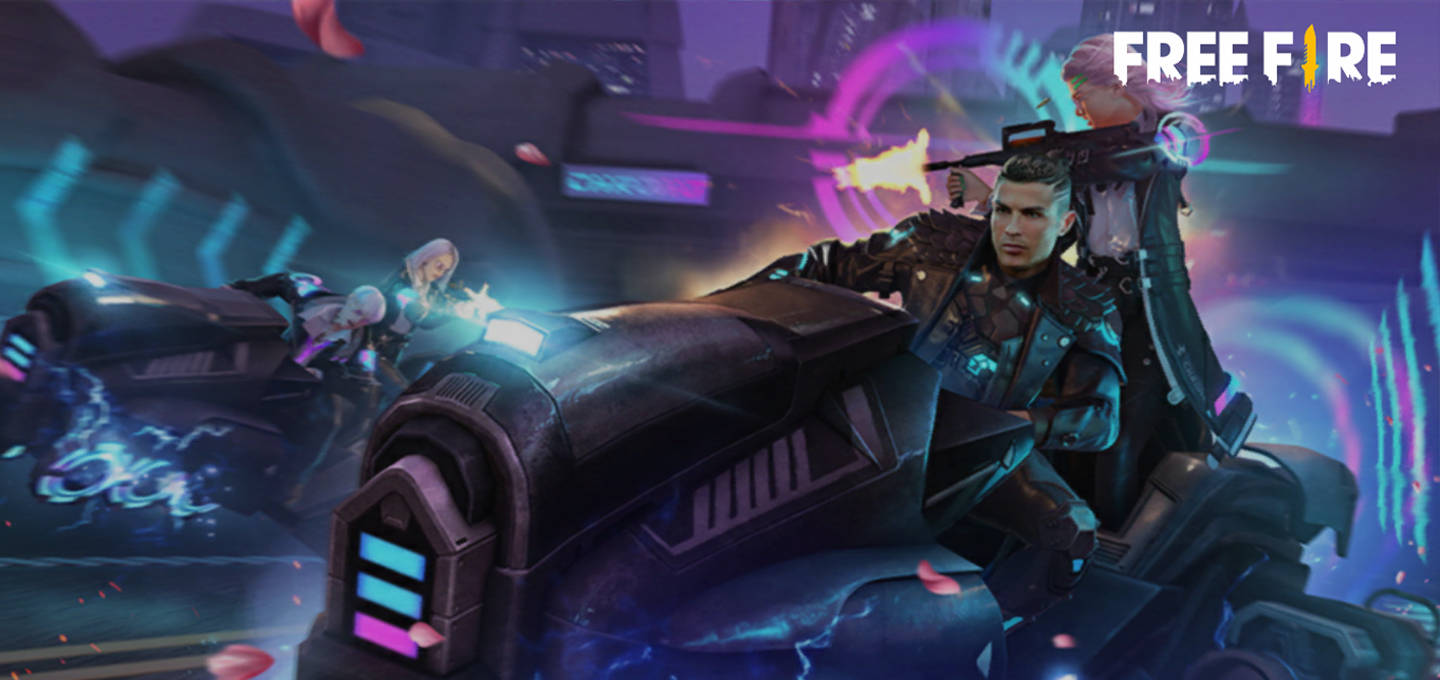 free fire banner 桌布 壁紙 — 兩個裝甲角色騎著未來摩托車穿過霓虹燈照亮的賽博朋克城市景觀，帶有發光能量效果。