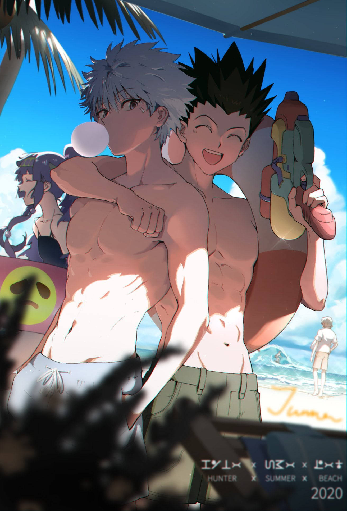Gon And Killua 桌布 壁紙 — 兩個赤裸上身的動漫男子在陽光明媚的海灘上擁抱，一個吹泡泡，另一個在棕櫚樹下拿著水槍。