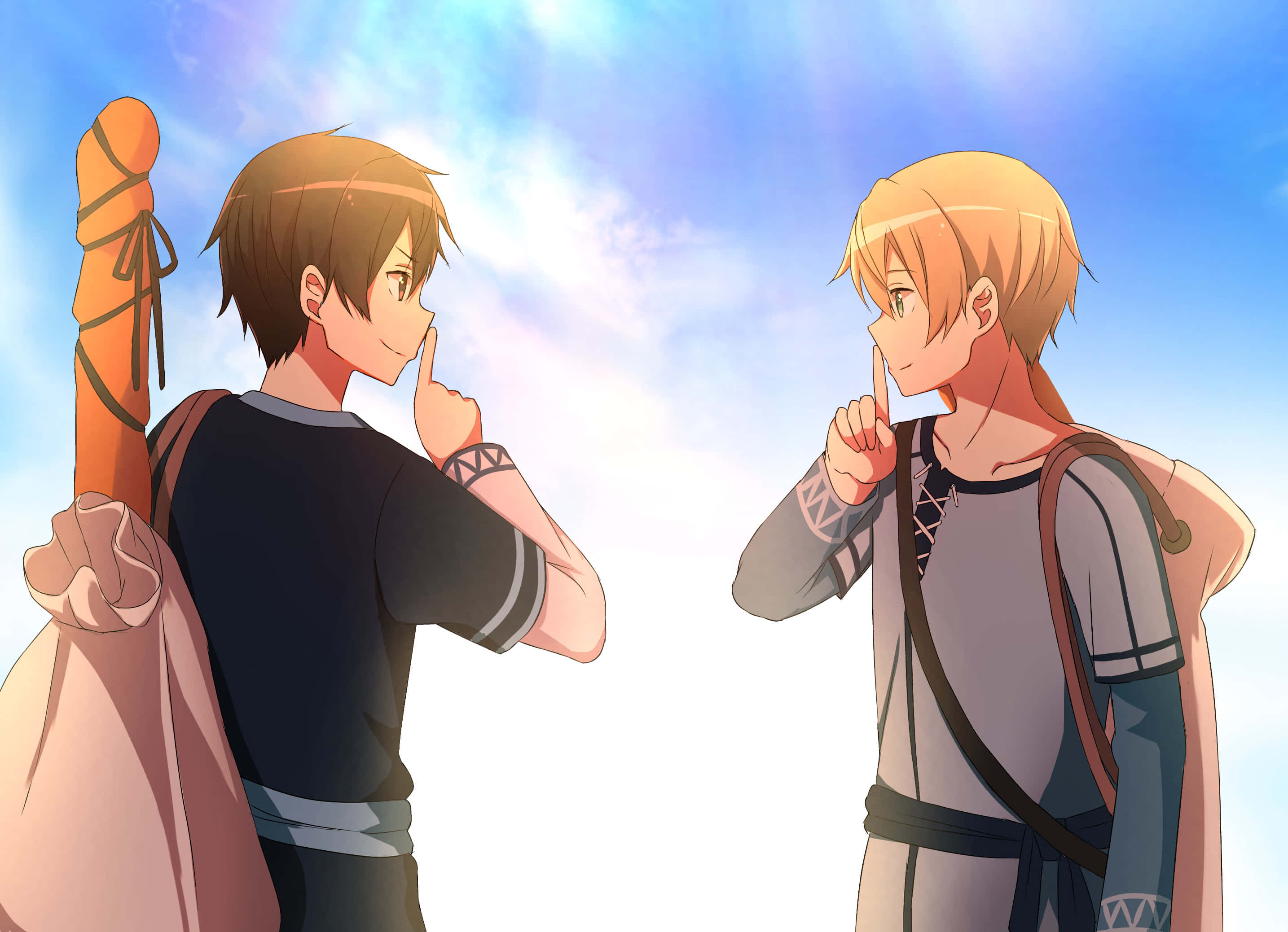 Sword Art Online Eugeo 桌布 壁紙 — 兩個身穿奇幻裝備的動畫男孩在明亮的藍天和柔軟的白雲下互相低語秘密。