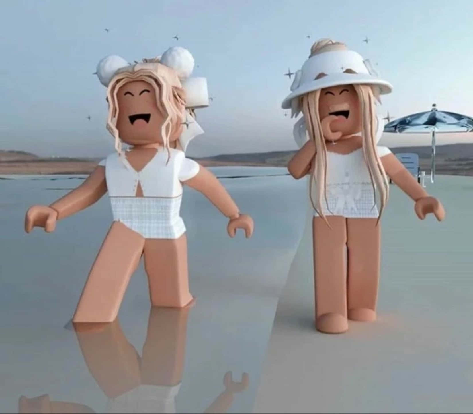 Roblox 桌布 壁紙 — 兩個身穿白色服裝的快樂 Roblox 頭像在蒼白天空下的反射鹽灘上大笑。