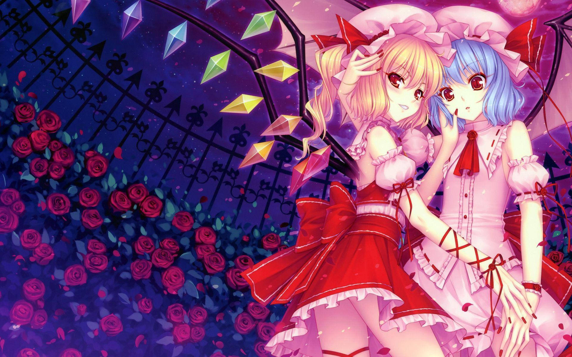 東方 桌布 壁紙 — 兩個身穿紅色和粉紅色女僕裝的動漫女孩站在圍欄旁，圍欄上有發光的寶石和紅玫瑰，背景是深紫色的天空。