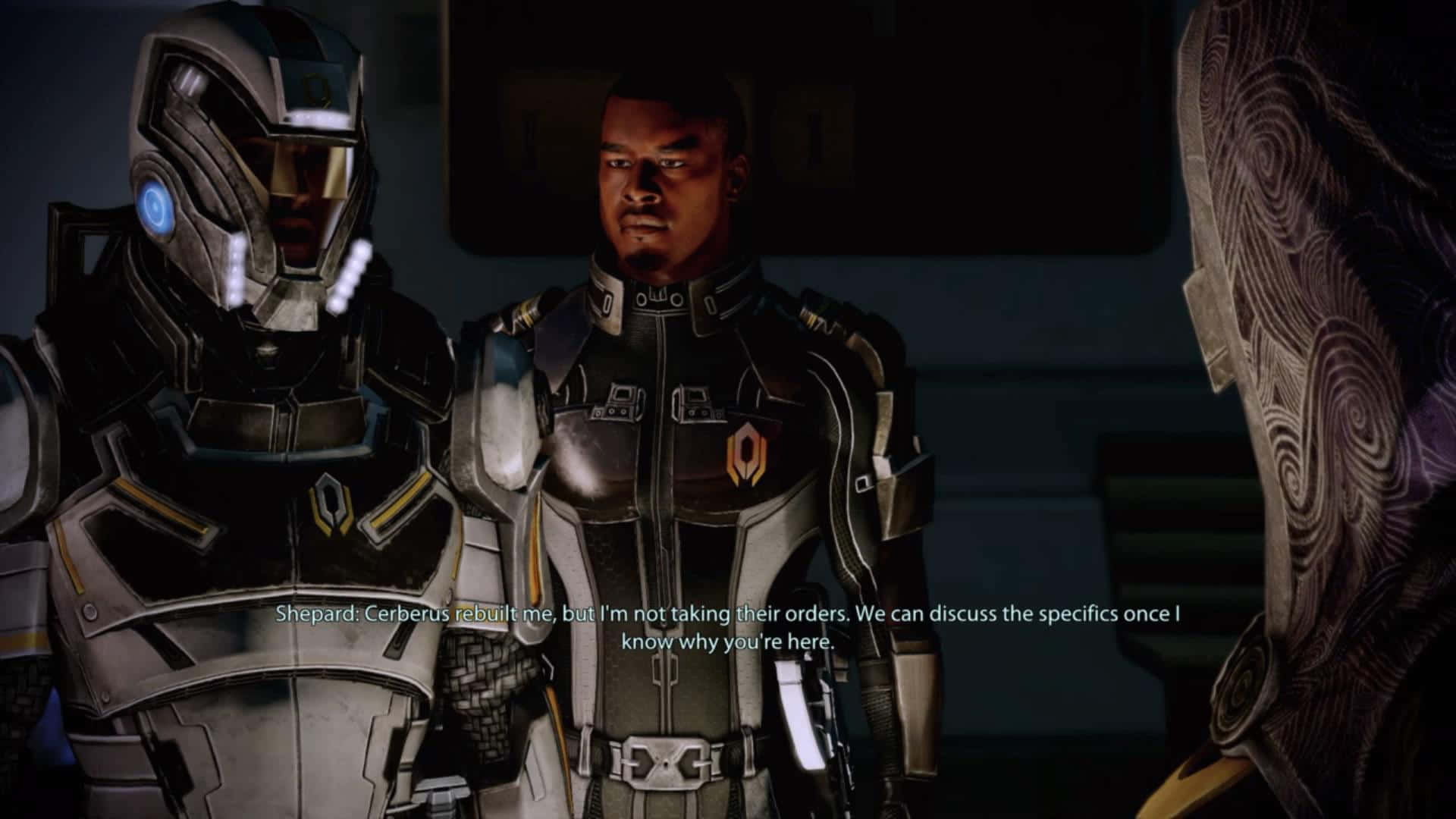 Mass Effect Cerberus 桌布 壁紙 — 兩個身穿裝甲的角色在燈光昏暗的科幻房間中交談，字幕可見。