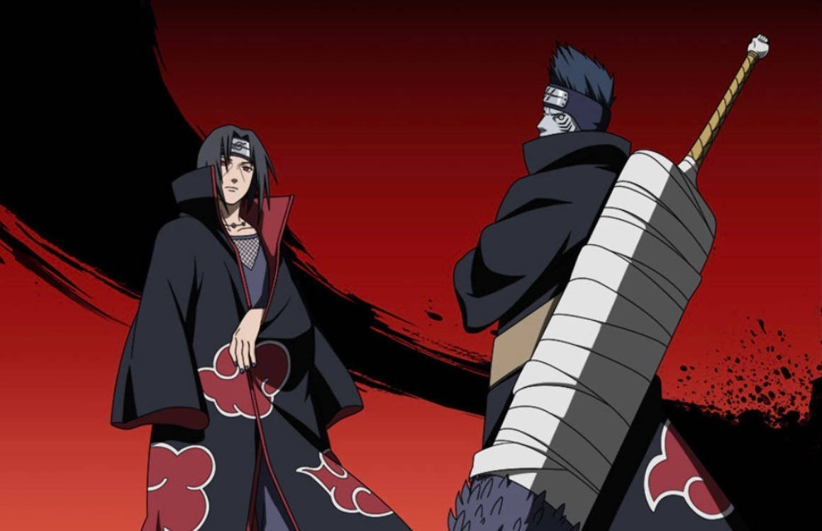 Itachi And Kisame 桌布 壁紙 — 兩個身穿黑色斗篷、帶有紅色雲紋的動漫角色，站在戲劇性的紅黑背景前。