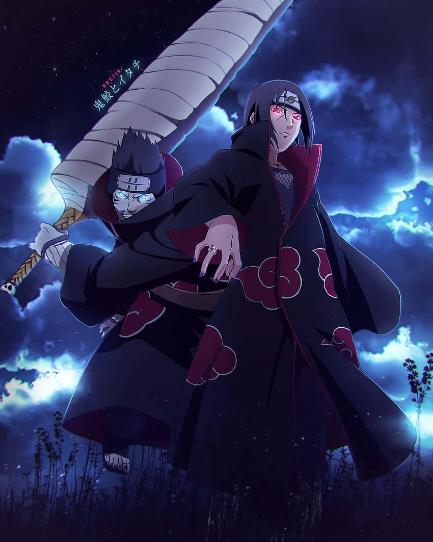 Akatsuki Kisame 桌布 壁紙 — 兩個身穿黑色斗篷的動漫戰士在暴風雨的夜空下，於發光的藍色雲層中揮舞著巨劍。