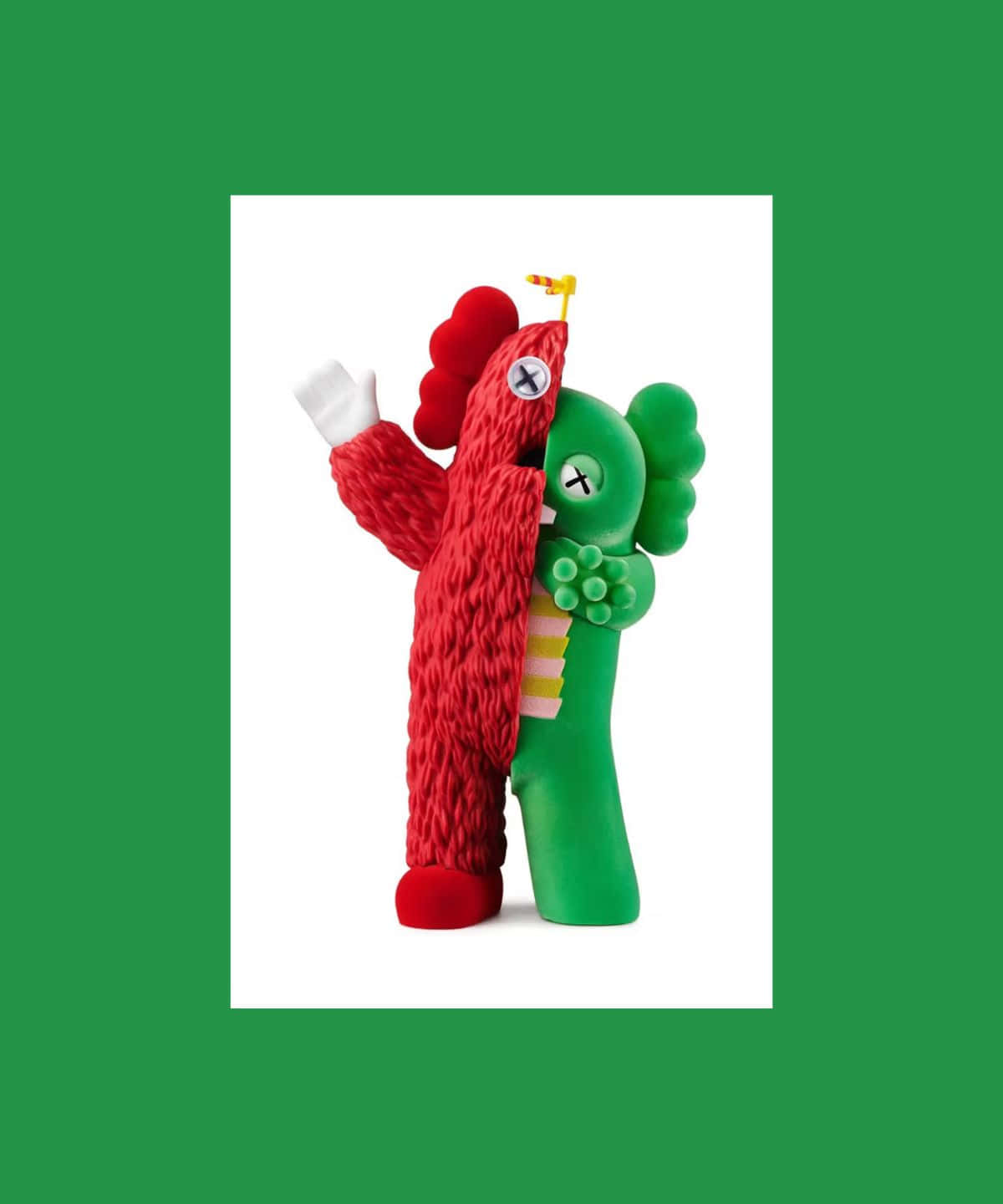 Kaws Figures 桌布 壁紙 — 兩個風格化的毛絨公仔，一個紅色一個綠色，在白色背景上擁抱，並以綠色框邊。