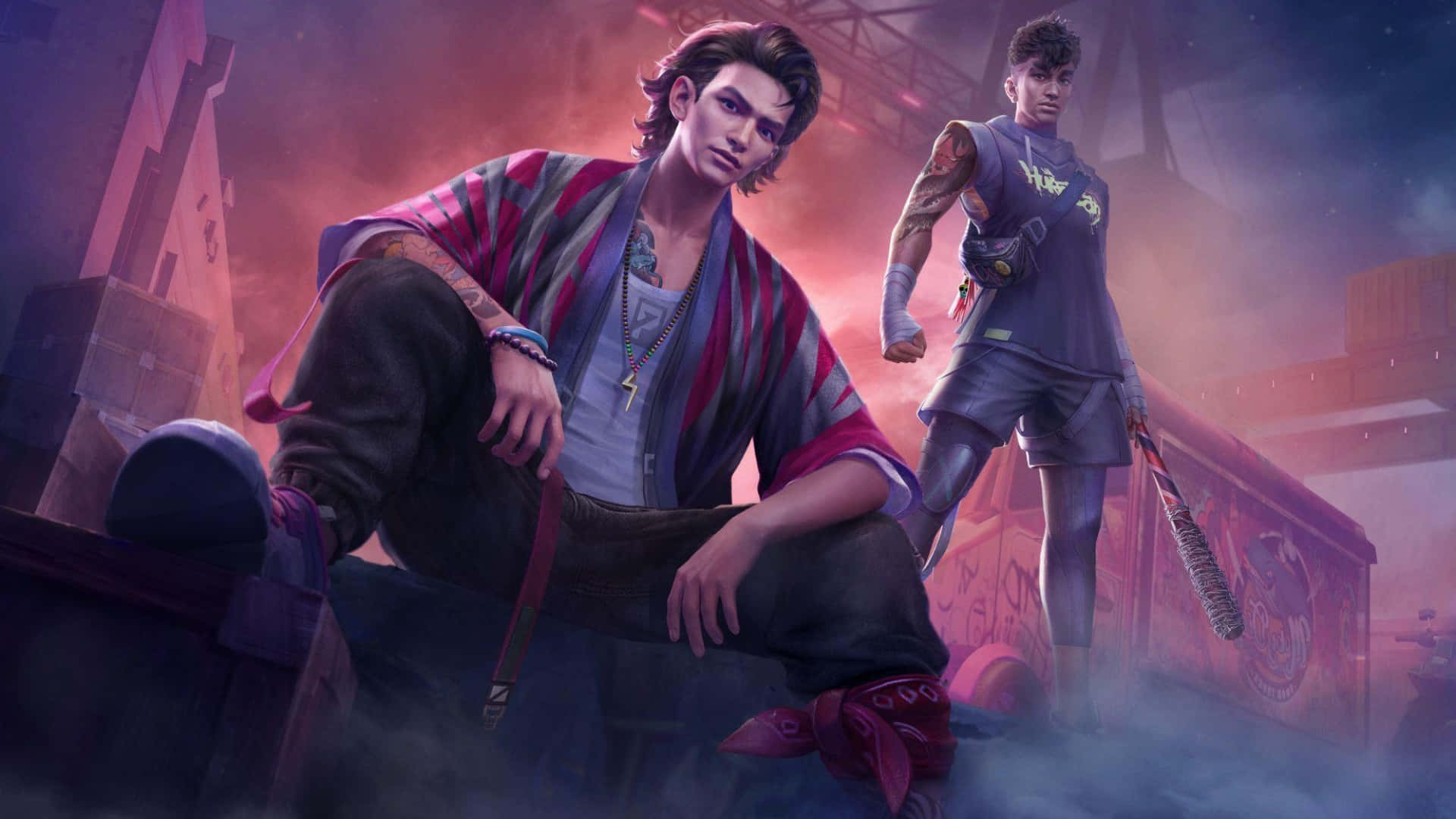 Free Fire 桌布 壁紙 — 兩個風格化的男性角色，身處城市廢墟中，有塗鴉和煙霧，天空如火。