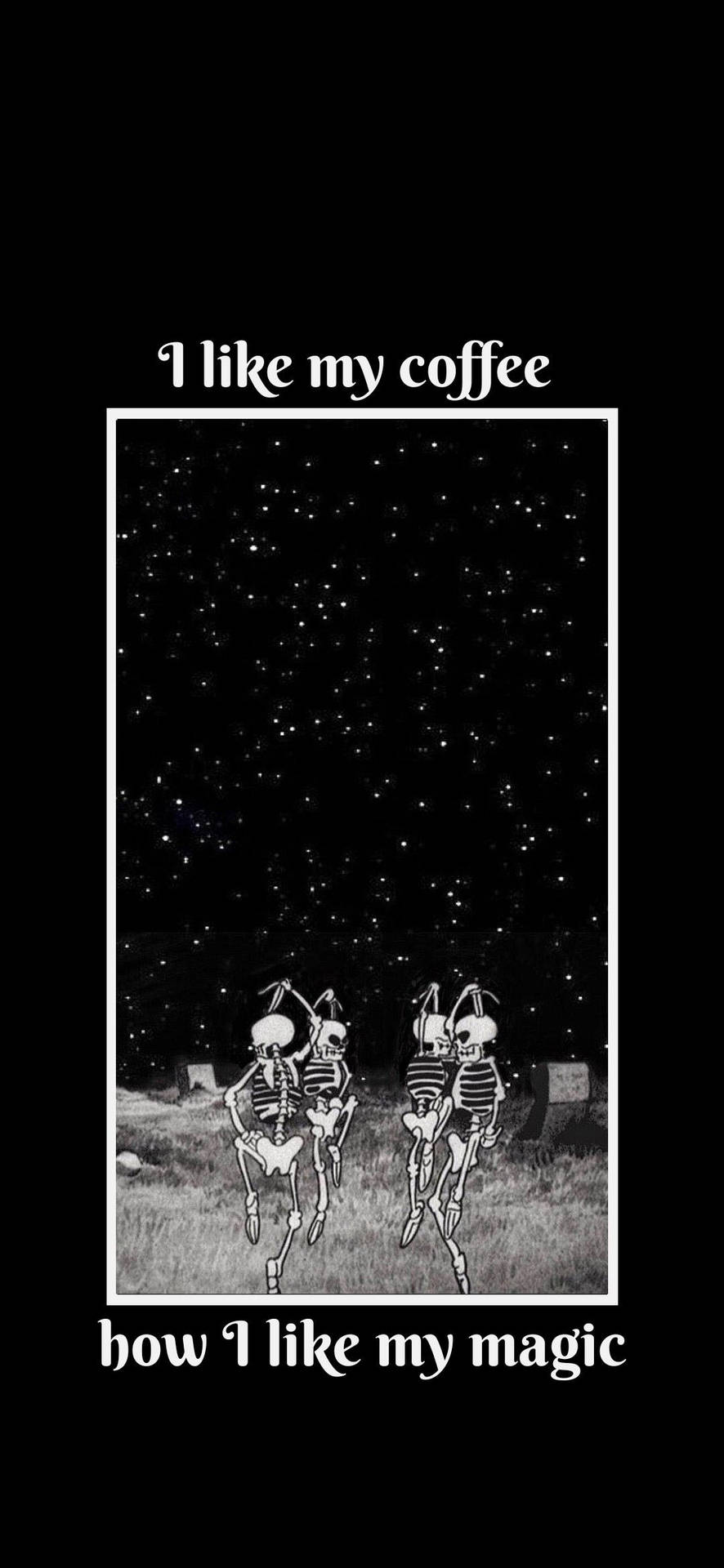 兩個骷髏在星空下跳舞，帶有咖啡和魔法文字 — 女巫美學動圖 壁紙