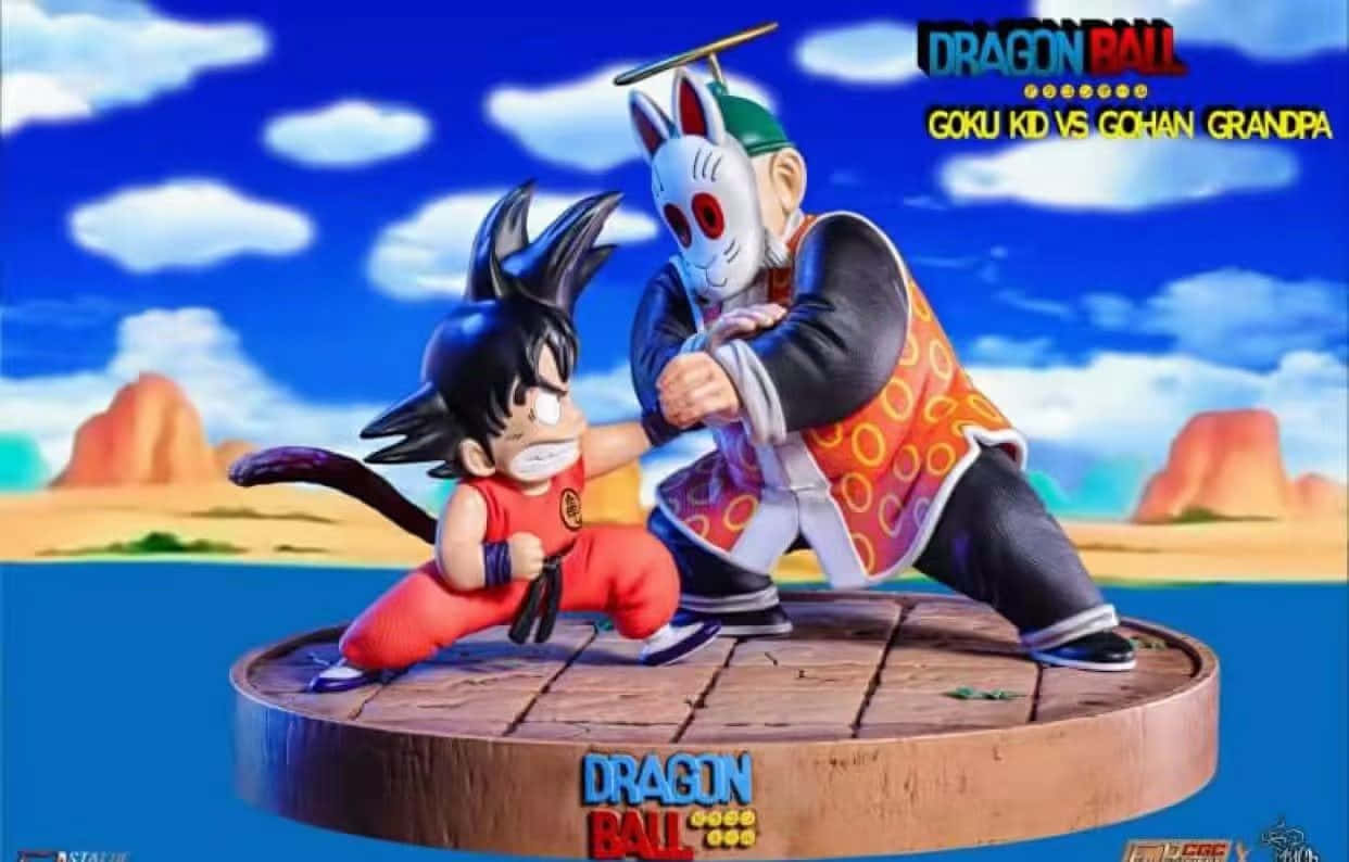 Grandpa Gohan 桌布 壁紙 — 兩個龍珠公仔悟空小孩和悟飯爺爺在明亮藍天下的木製平台上以動態戰鬥姿勢對峙。