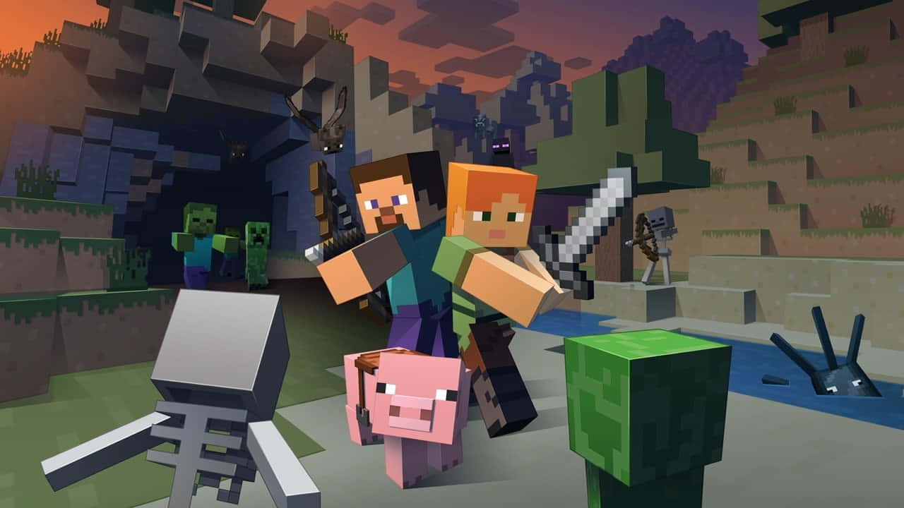 Minecraft Alex 桌布 壁紙 — 兩名Minecraft玩家手持劍，在一個有殭屍、苦力怕和附近有豬的像素世界中準備就緒。