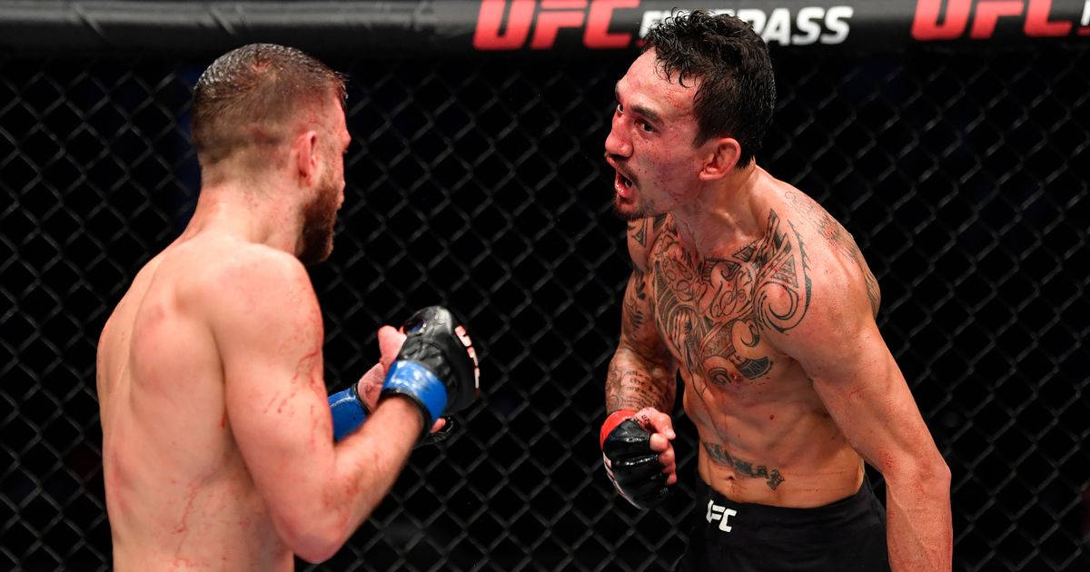 MMA 桌布 壁紙 — 兩名UFC拳手在八角籠中對峙，身上帶血，表情激烈。