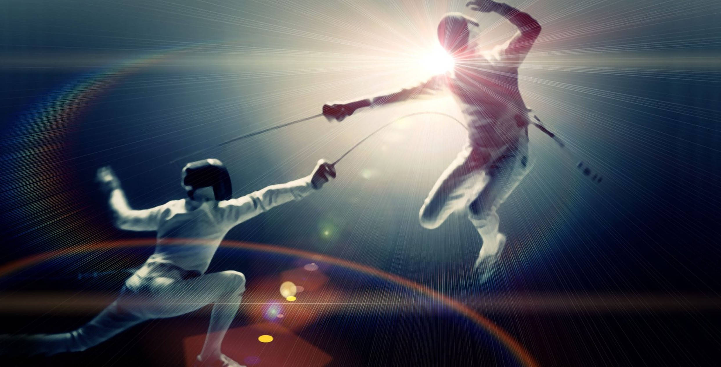 Fencing 桌布 壁紙 — 兩名劍擊手在燦爛的陽光爆發下，伴隨著鏡頭光暈和劃過的光線，以動態動作交鋒。