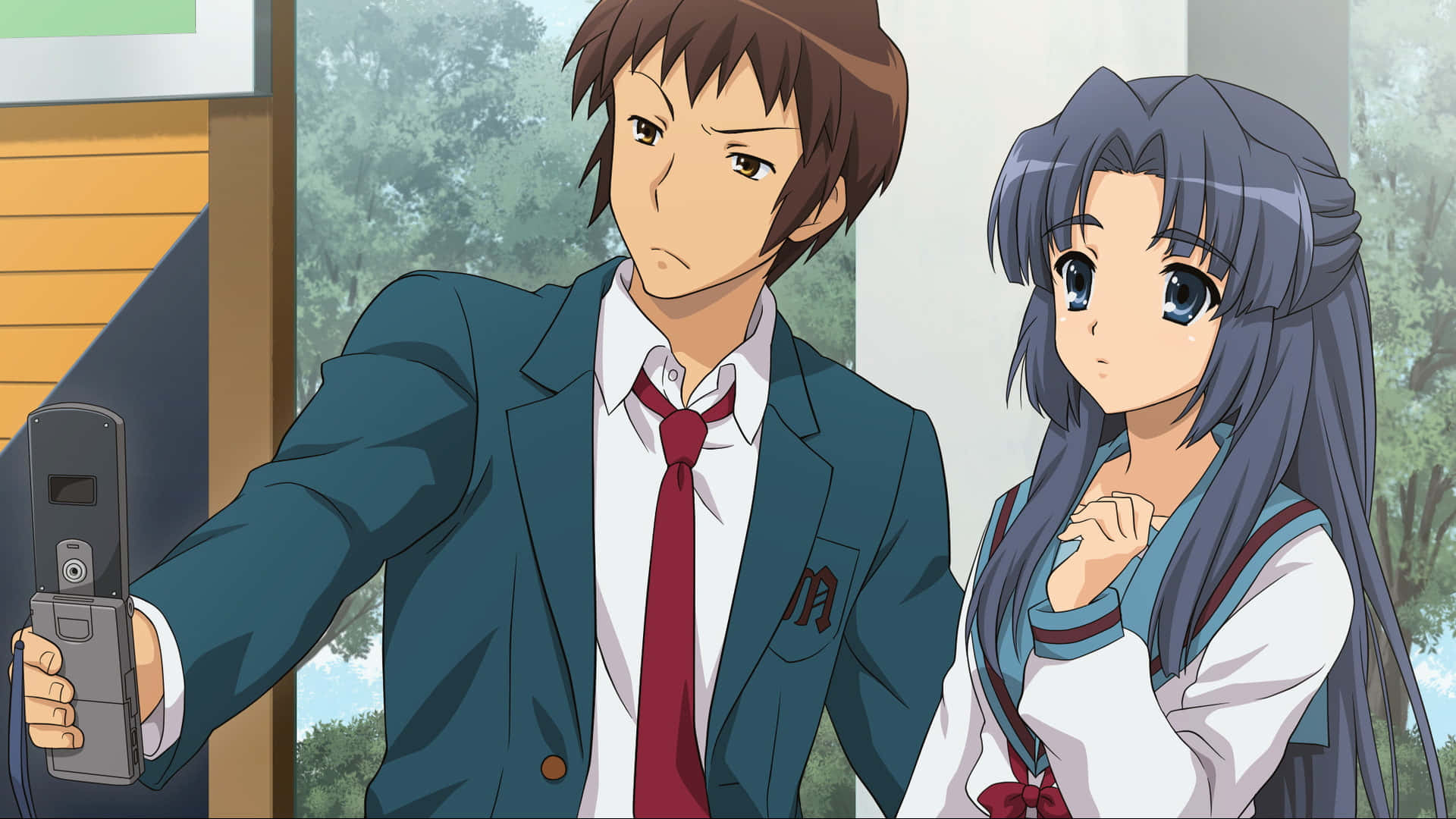Ryoko Asakura 桌布 壁紙 — 兩名動漫學生穿著校服站在室內，一人拿著折疊手機，另一人則帶著沉思的表情看著。