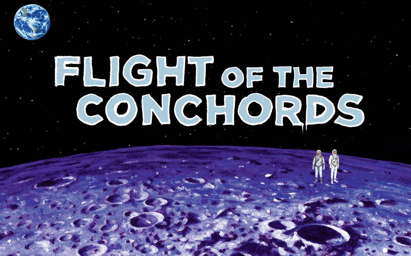 Flight Of The Conchords 桌布 壁紙 — 兩名太空人站在一個紫色的隕石坑月球上，地球在繁星點點的夜空中顯現，位於粗體標題文字上方。