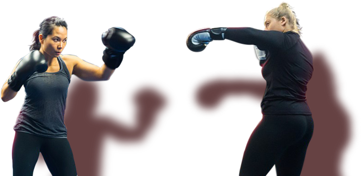 Kickboxing 桌布 壁紙 — 兩名女拳擊手身穿運動裝備，在帶有紅色陰影輪廓的純黑背景上出拳。