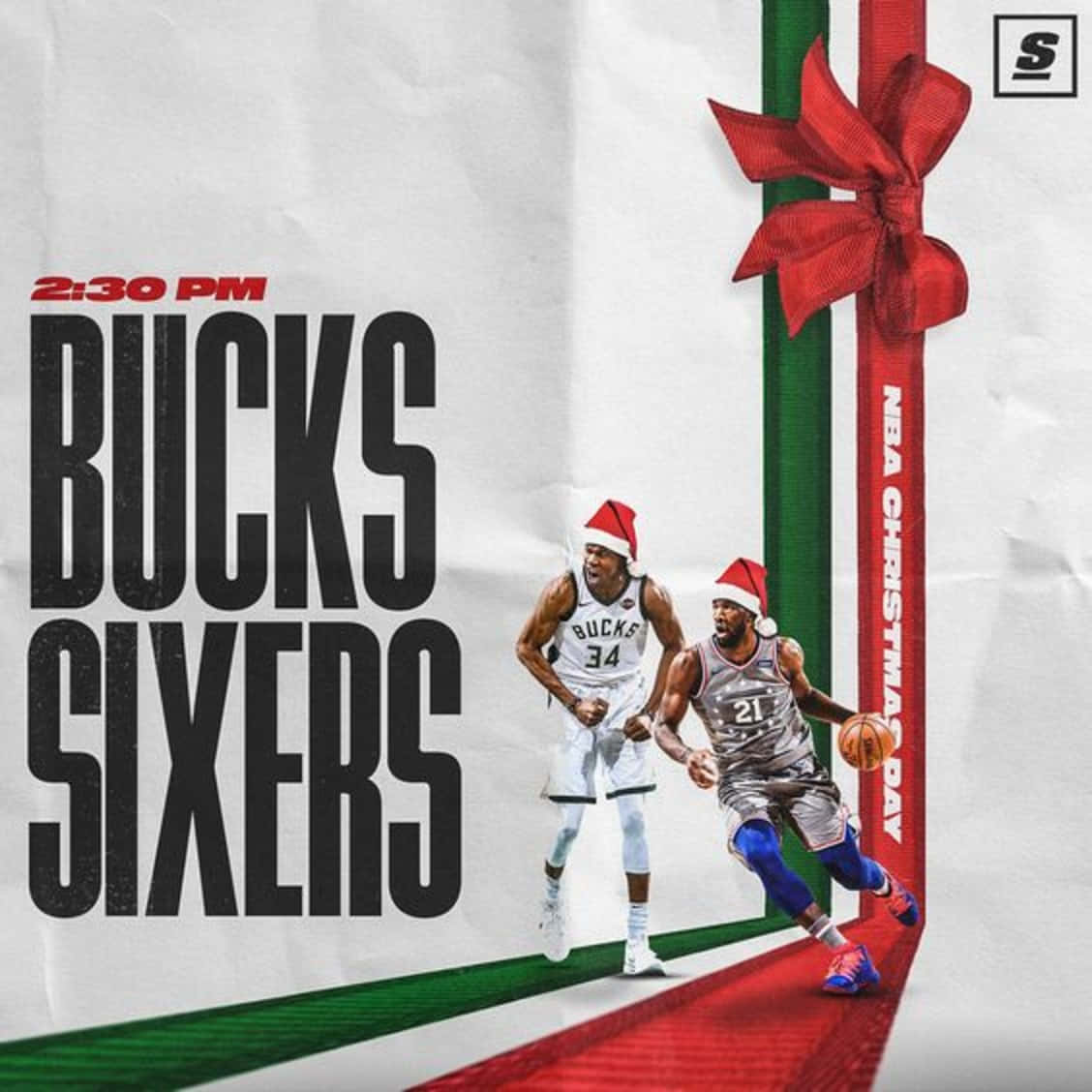 NBA聖誕節 桌布 壁紙 — 兩名戴聖誕帽的籃球運動員在皺巴巴的紙背景襯托下，在節日紅絲帶跑道上運球。