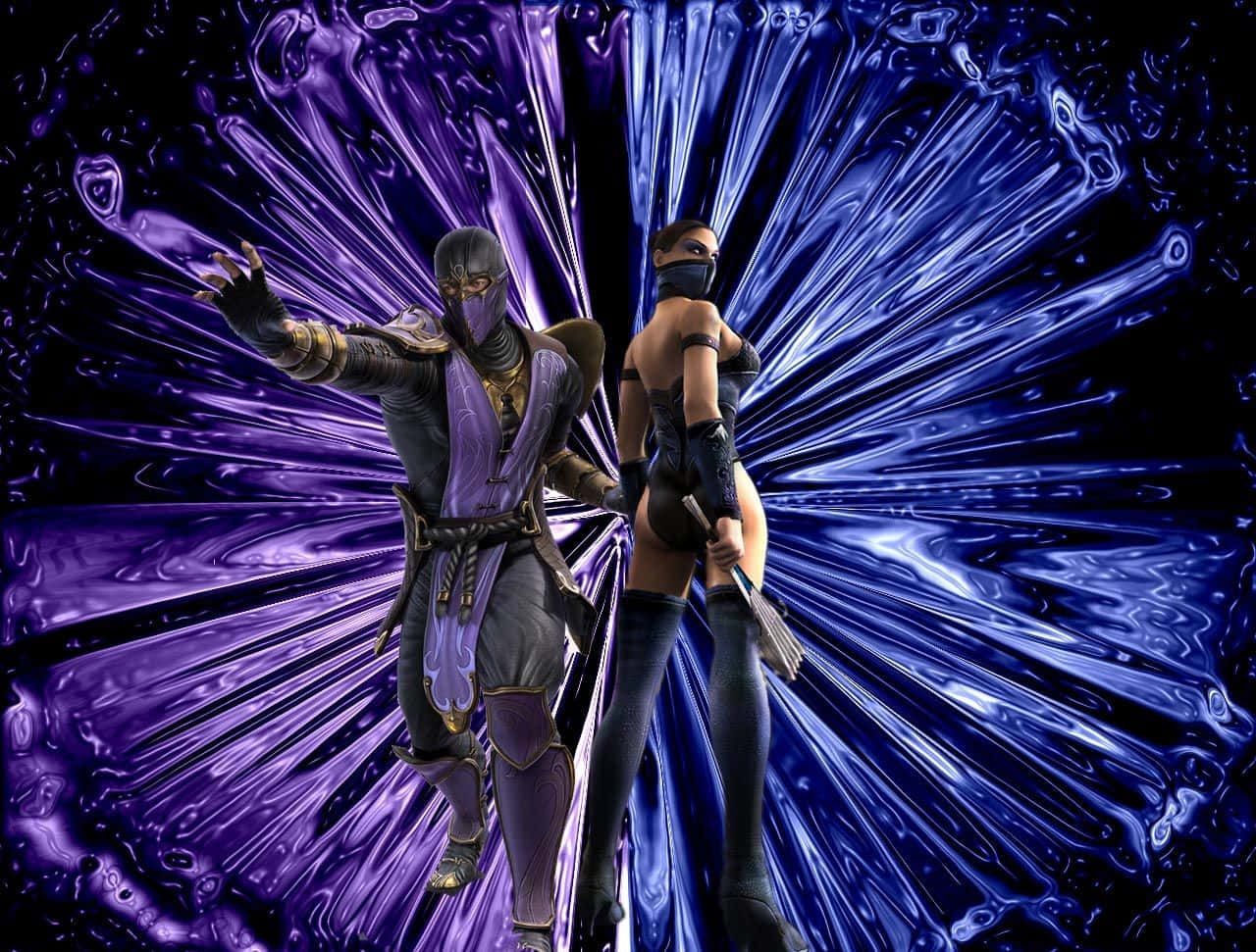Mortal Kombat Kitana 桌布 壁紙 — 兩名戴面具的武術家背靠背站立，背景是耀眼的紫色和藍色能量爆發。