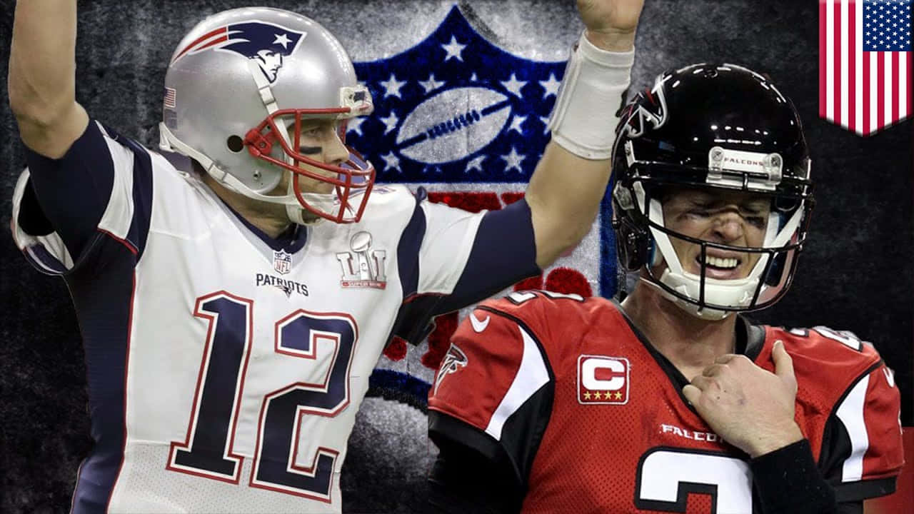 Tom Brady Goat 桌布 壁紙 — 兩名戴頭盔和球衣的NFL四分衛在愛國星條旗足球主題背景下勝利慶祝。