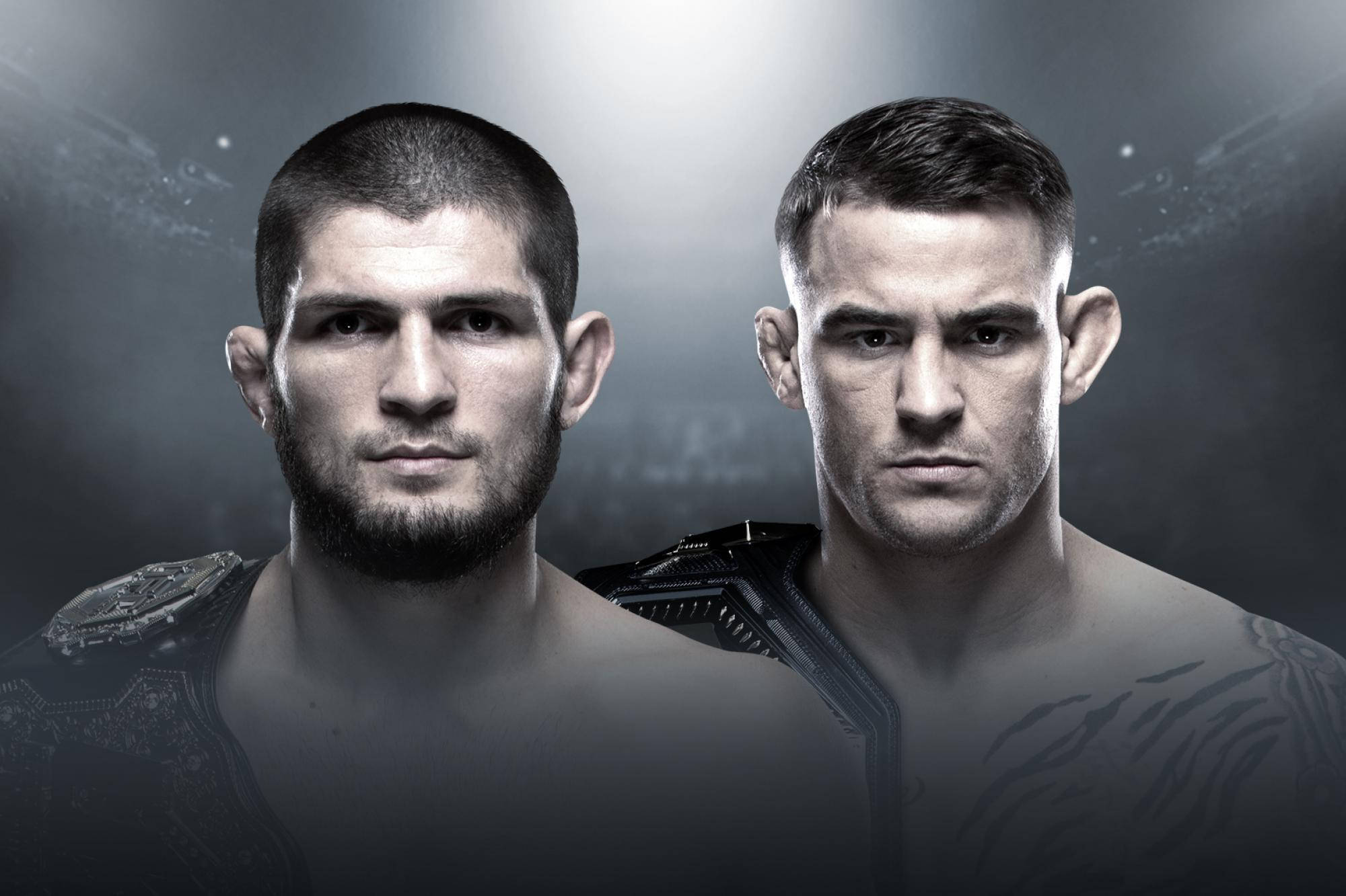 UFC 桌布 壁紙 — 兩名激烈的男性拳手向前凝視，肩上掛著冠軍腰帶，背景是煙霧瀰漫的戲劇性場景。