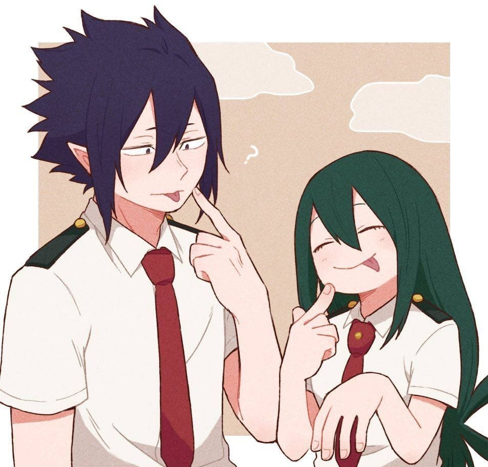 Tamaki Amajiki 桌布 壁紙 — 兩名穿著校服的動畫學生在柔和天空背景下以俏皮表情互相指著對方。