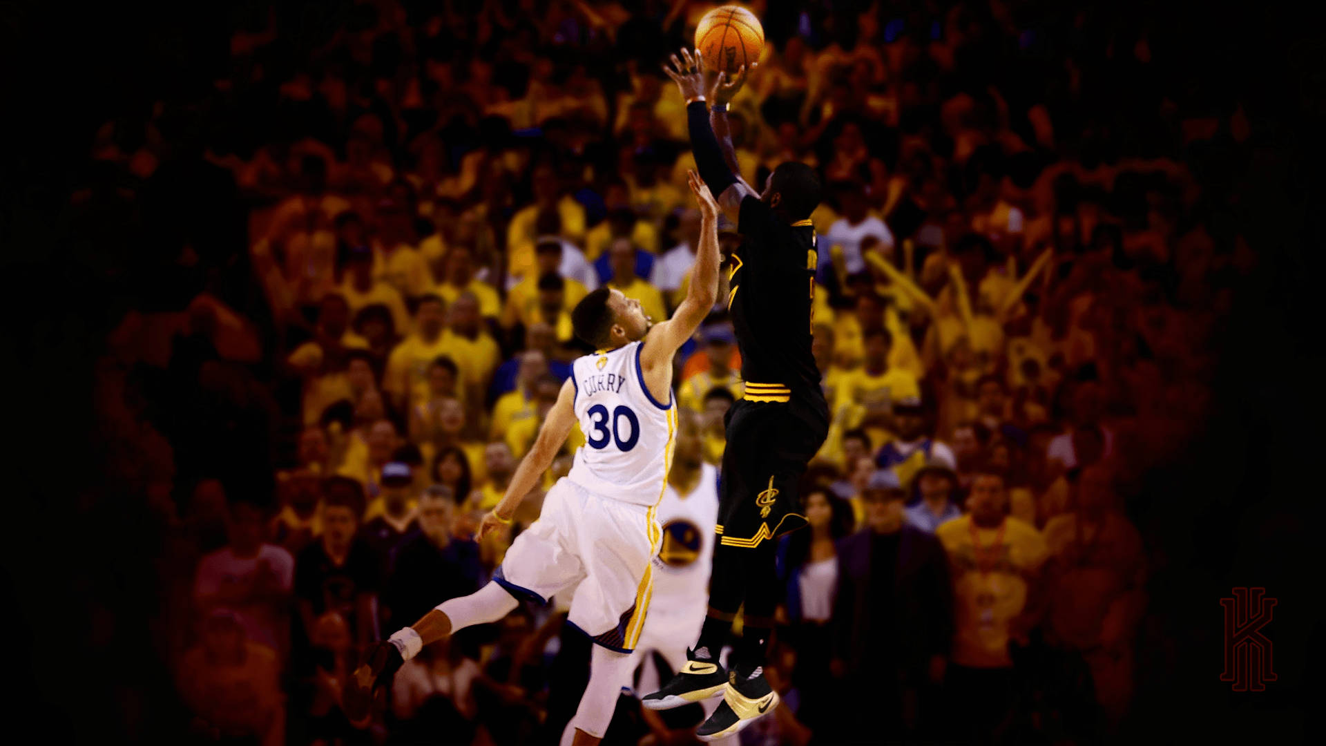Kyrie 桌布 壁紙 — 兩名籃球運動員在擠滿觀眾的場館中，在一片黃衣球迷的海洋中躍起，進行一次戲劇性的投籃。
