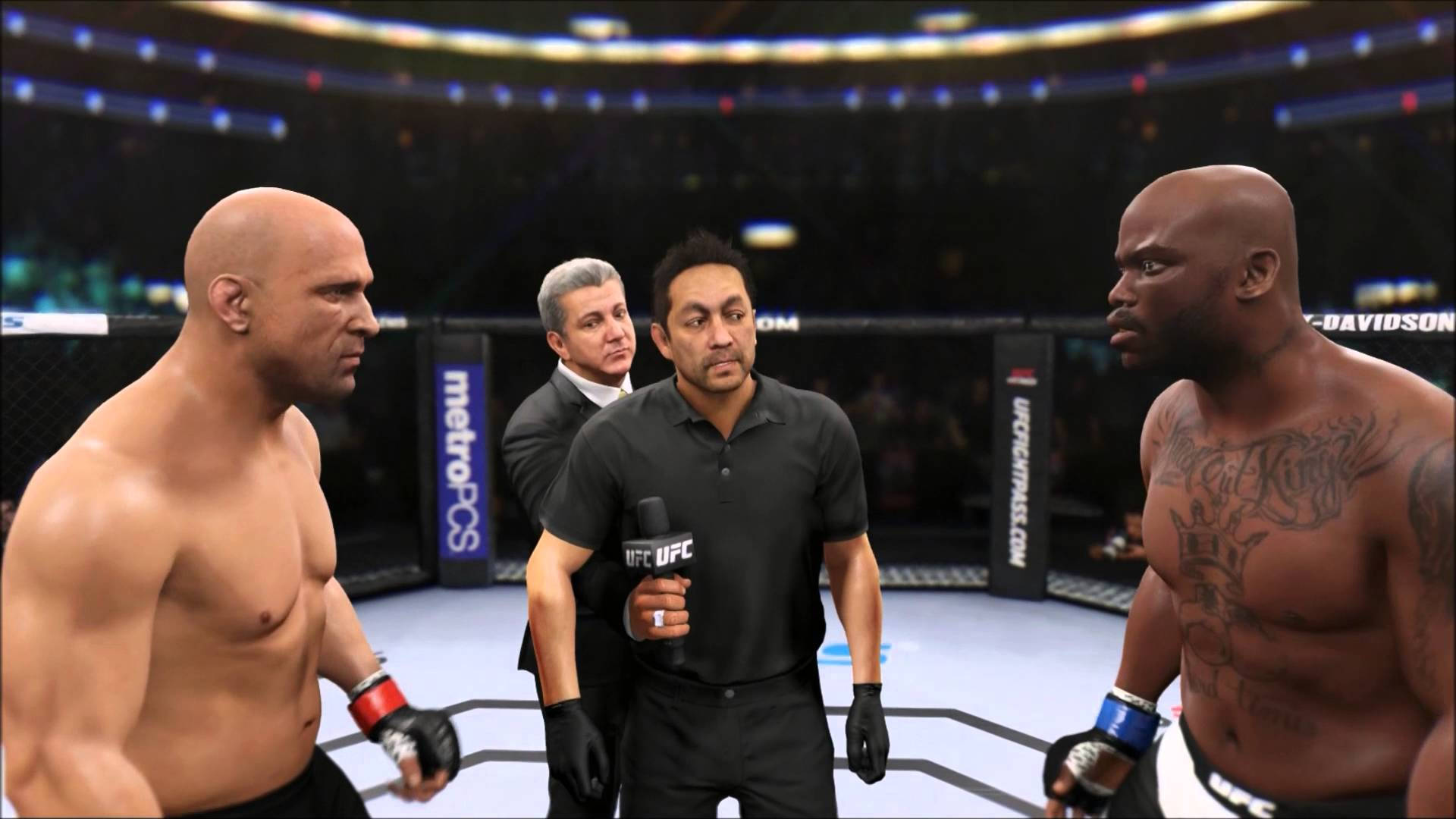 UFC 桌布 壁紙 — 兩名肌肉發達的UFC拳手在明亮的場館燈光下於八角籠中對峙，裁判站在他們之間。