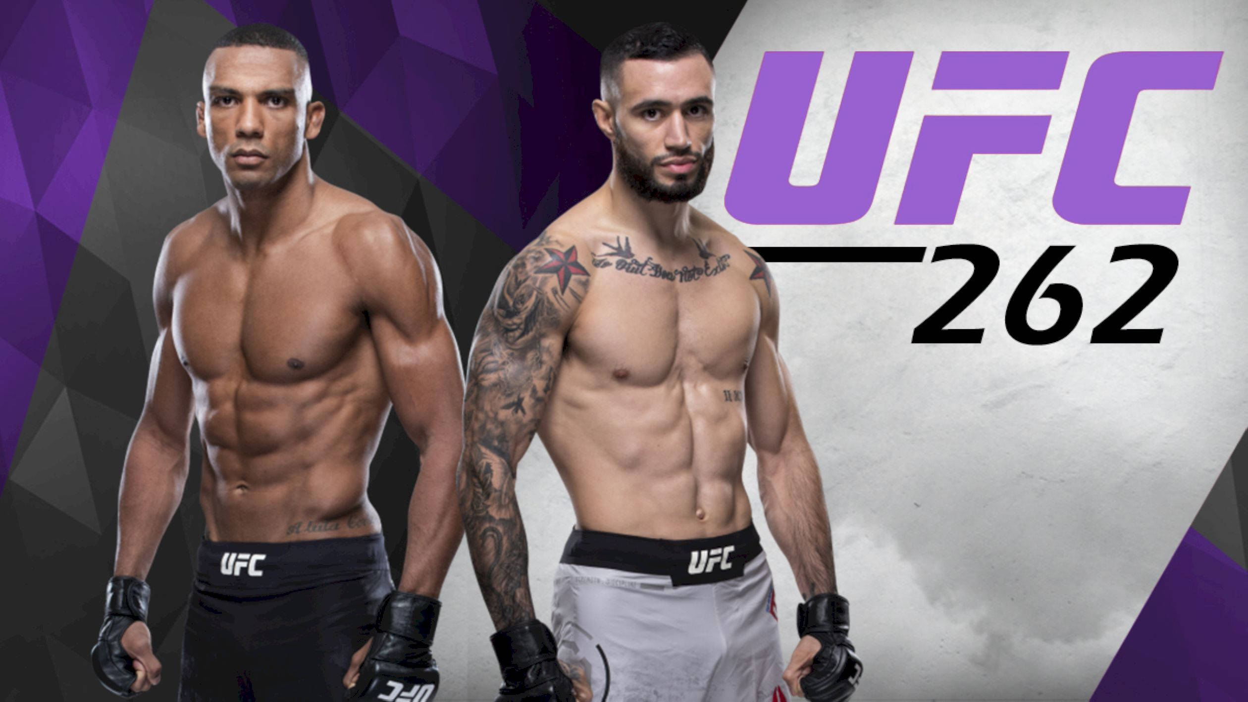 UFC 桌布 壁紙 — 兩名肌肉發達的UFC拳手自信地穿著戰鬥裝備，站在紫色幾何和雲狀背景前，帶有UFC 262標誌。