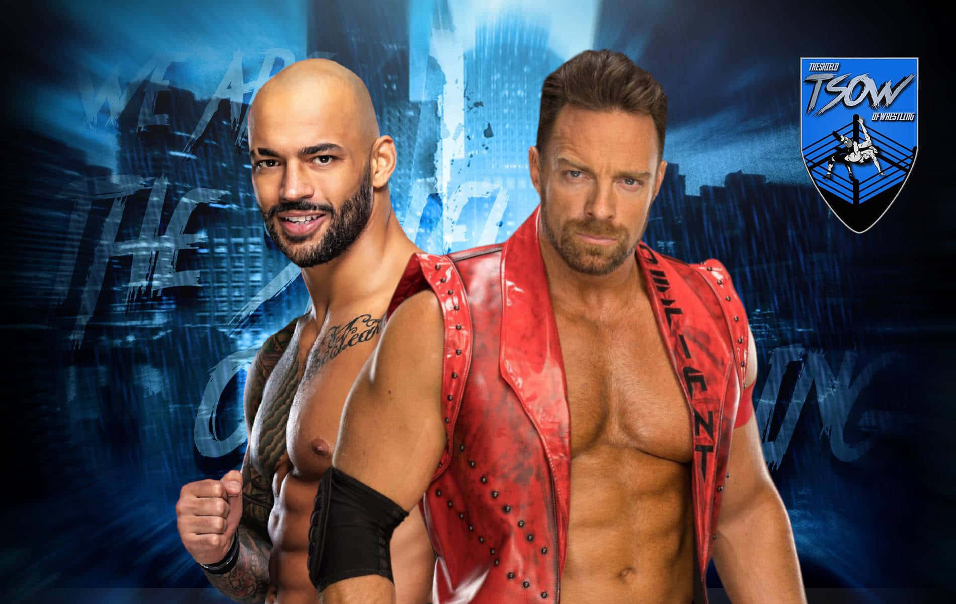 WWE 桌布 壁紙 — 兩名肌肉發達的摔角手在發光的藍色城市景觀背景下自信地擺姿勢，並帶有摔角推廣標誌。