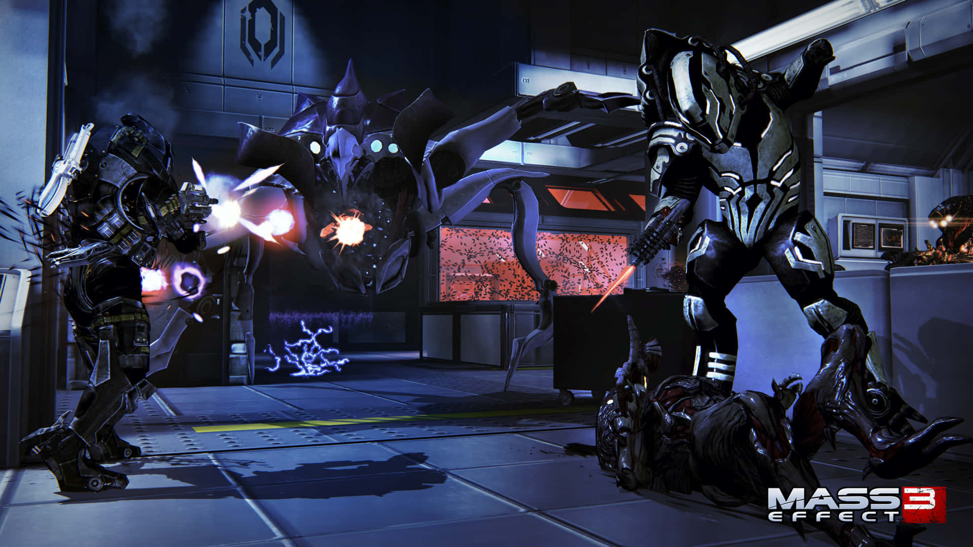 Mass Effect Multiplayer 桌布 壁紙 — 兩名裝甲士兵在未來太空船走廊中向一隻大型外星生物開火。