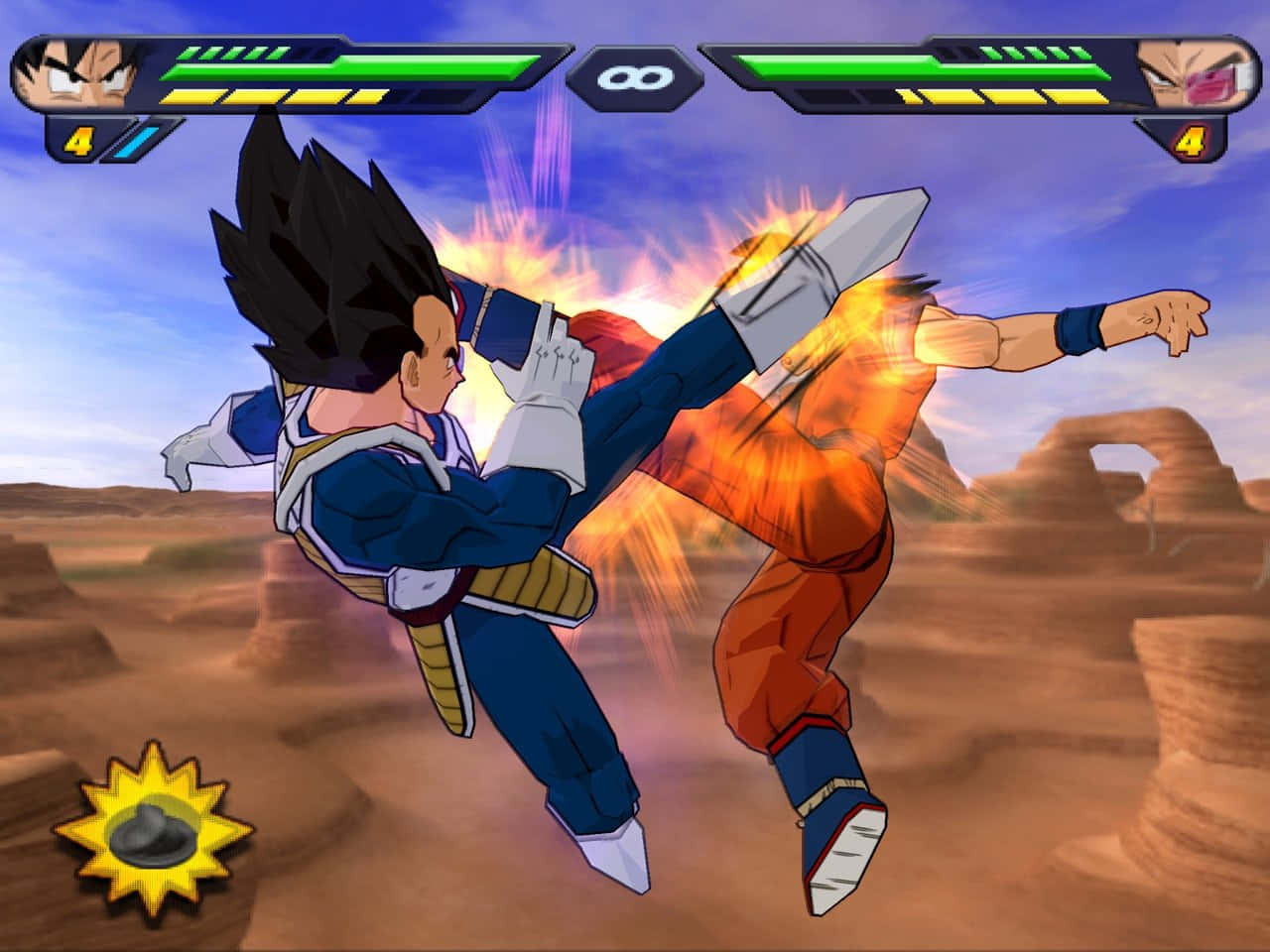 Dragon Ball Z Games 桌布 壁紙 — 兩名賽亞戰士在明亮的天空下，於沙漠競技場中帶著爆炸性能量在半空中交鋒。