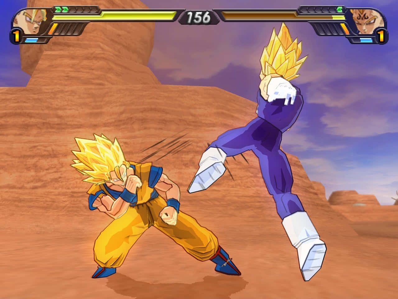Dragon Ball Z Games 桌布 壁紙 — 兩名超級賽亞人戰士在沙漠競技場中碰撞，上方顯示生命值條和分數。