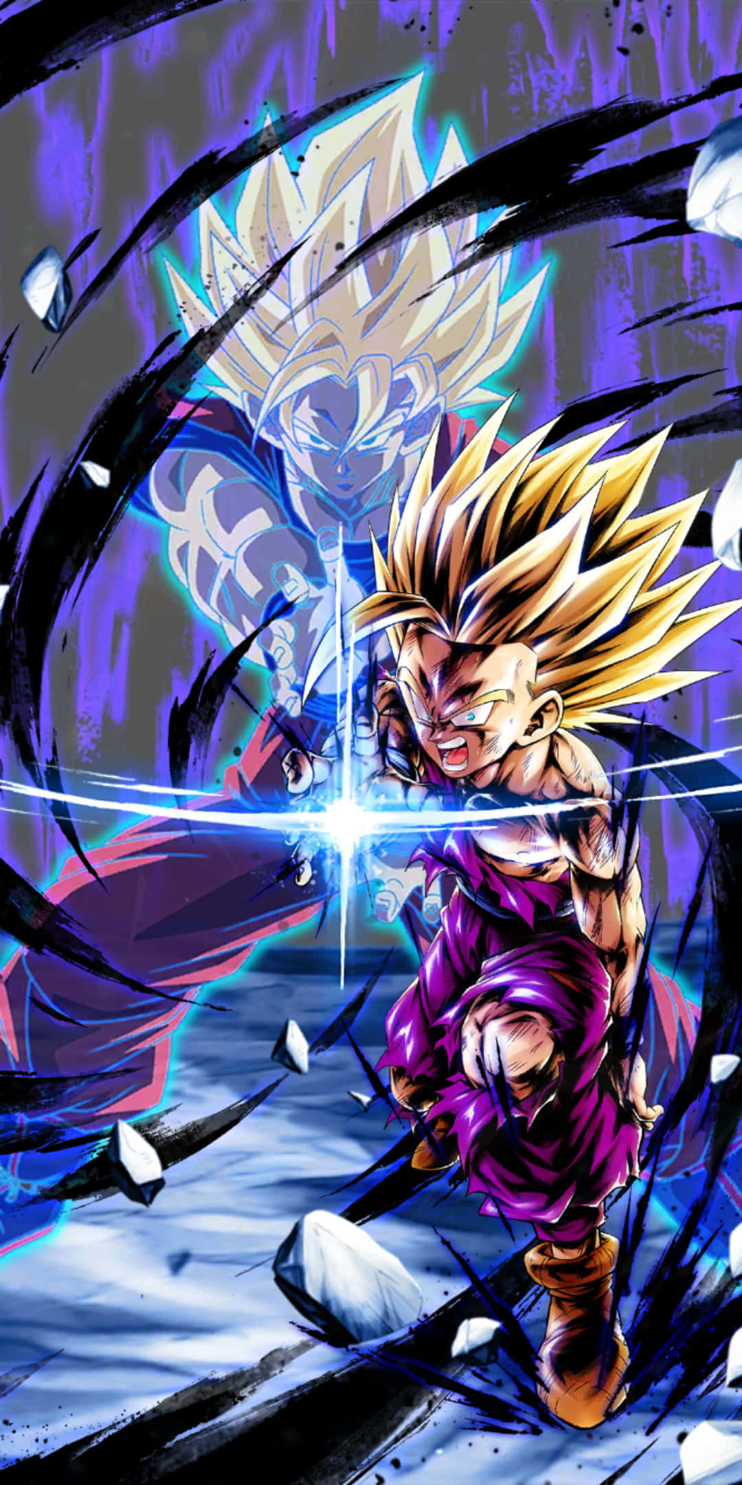 Dragon Ball Legends 桌布 壁紙 — 兩名超級賽亞人戰士在深紫色背景下，以發光的能量光束和破碎的碎片進行動態的動畫戰鬥。